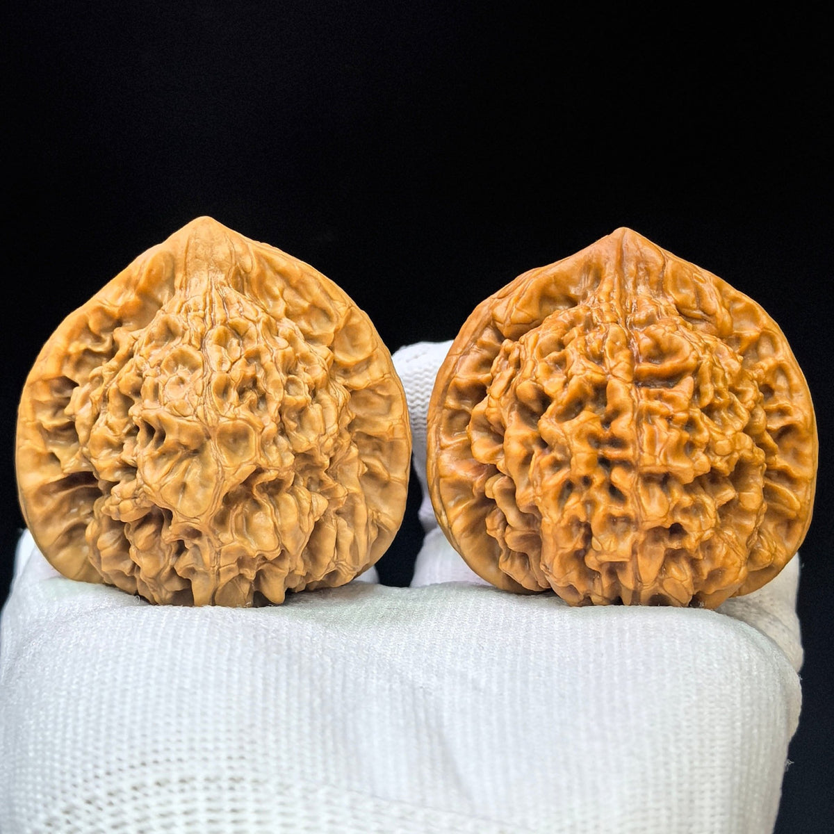 Peach-Heart Concave-Base Qilin Pattern Wenwan Walnut Pair | Bold Sculptural Form | 49.0mm × 43.0mm | TXBDQLW-17E0 - ThePatinaProject