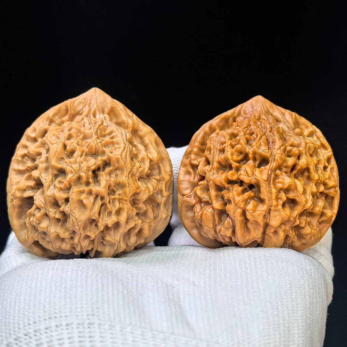 Peach-Heart Concave-Base Qilin Pattern Wenwan Walnut Pair | Bold Sculptural Form | 49.0mm × 43.0mm | TXBDQLW-17E0 - ThePatinaProject
