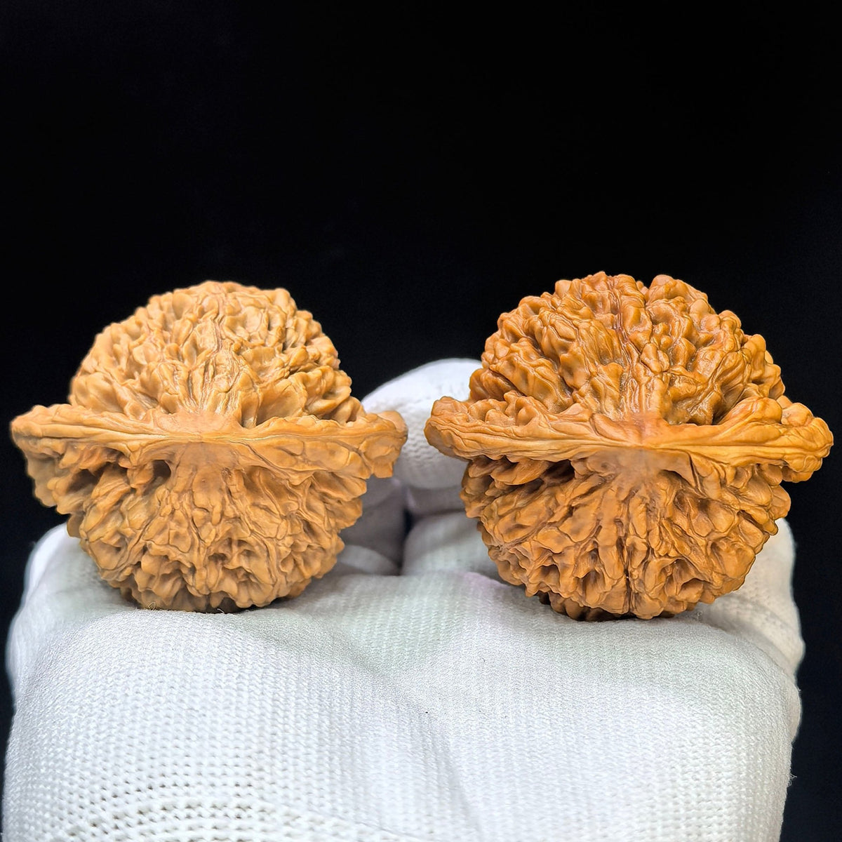 Peach-Heart Concave-Base Qilin Pattern Wenwan Walnut Pair | Bold Sculptural Form | 49.0mm × 43.0mm | TXBDQLW-17E0 - ThePatinaProject