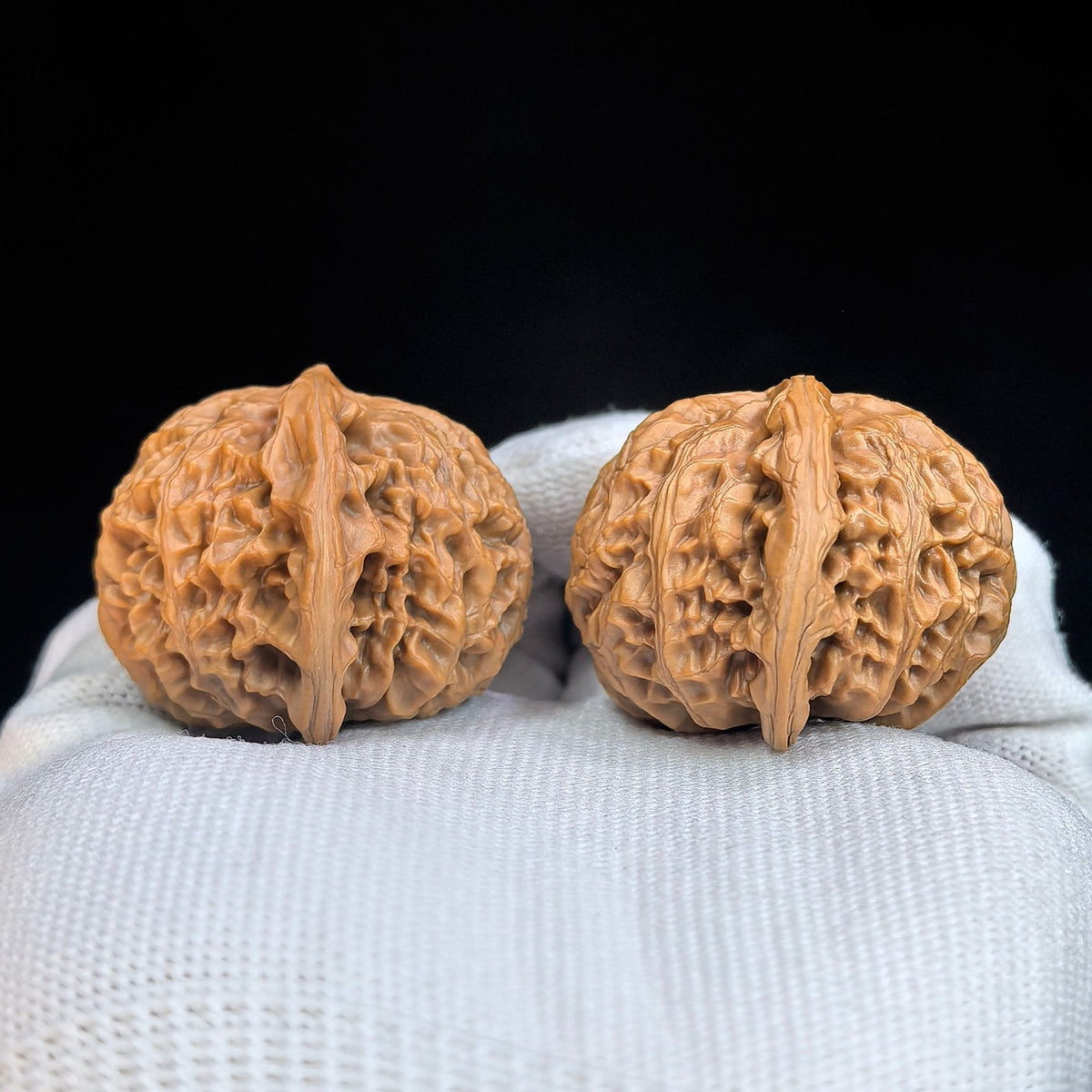 Peach-Heart Palace Lantern Wenwan Walnut Pair | 42.0mm × 38.0mm | TXGD-17A0C - ThePatinaProject