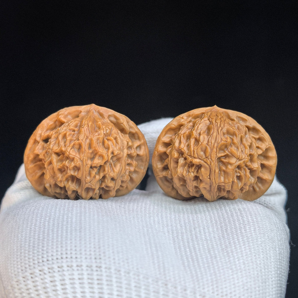 Peach-Heart Palace Lantern Wenwan Walnut Pair | 42.0mm × 38.0mm | TXGD-17A0C - ThePatinaProject