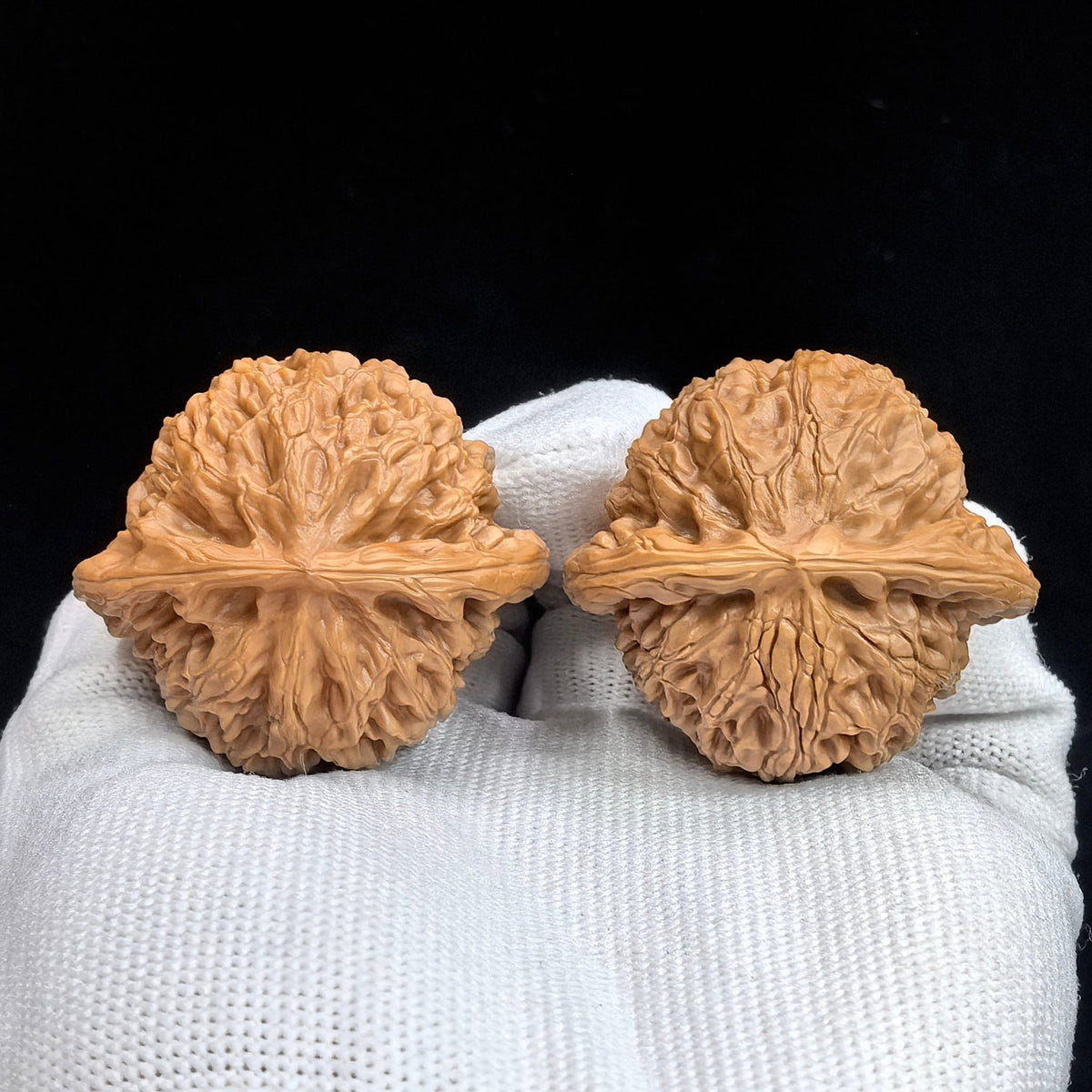 Peach-Heart Palace Lantern Wenwan Walnut Pair | 42.0mm × 38.0mm | TXGD-17A0C - ThePatinaProject