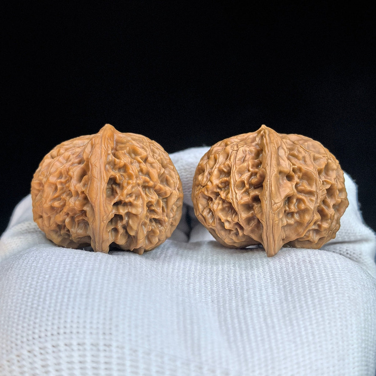 Peach-Heart Palace Lantern Wenwan Walnut Pair | 42.0mm × 38.0mm | TXGD-17A0C - ThePatinaProject