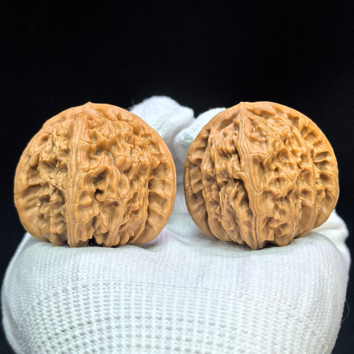 "Peach-Heart White Lion" Taoxin Baishizi Low-Profile Wenwan Walnuts Pair | 40.0mm x 42.0mm | BSJ-1503C - ThePatinaProject