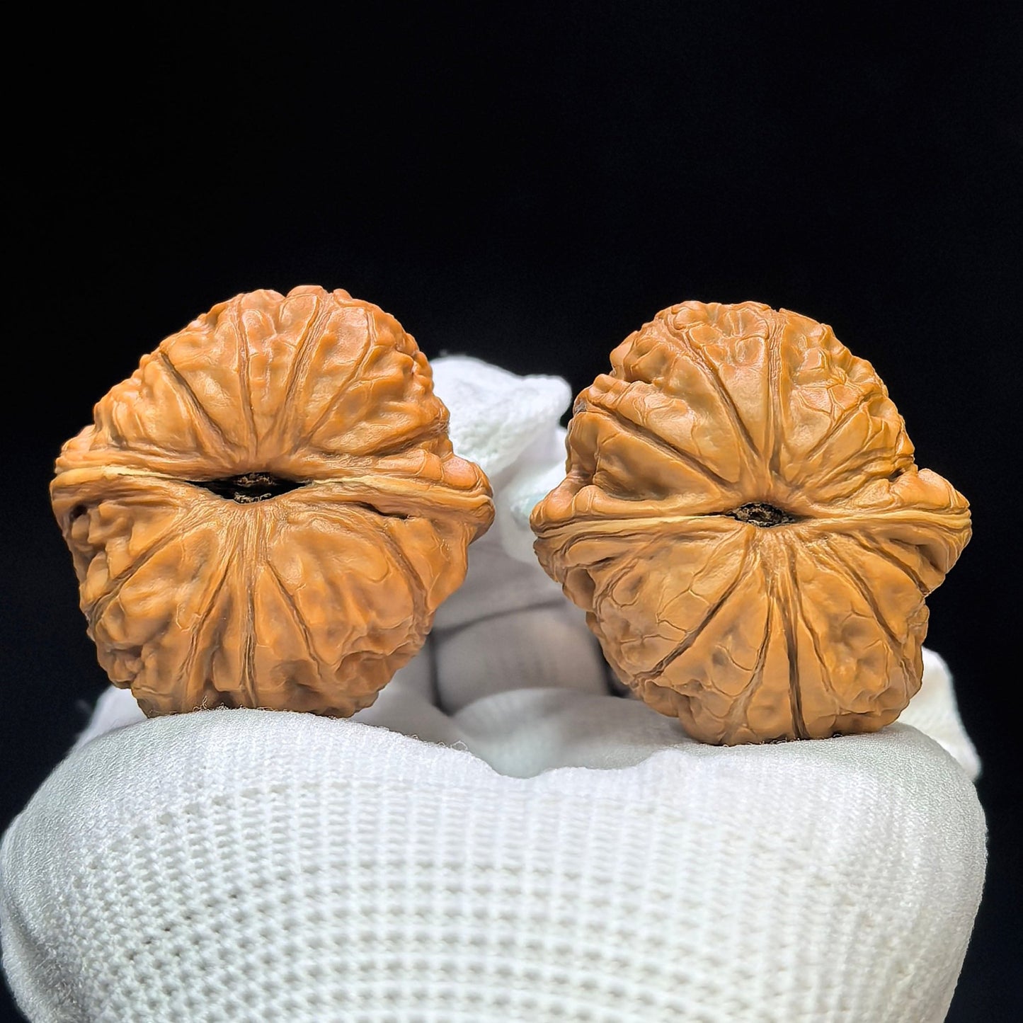 "Pinggu Yuanbao" Pinggu Yuanbao Classic Low-Profile Wenwan Walnuts Pair | 39.0mm x 41.0mm | PGYB-1505C - ThePatinaProject