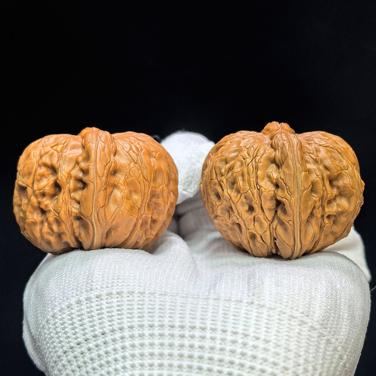 "Pinggu Yuanbao" Pinggu Yuanbao Classic Low-Profile Wenwan Walnuts Pair | 39.0mm x 41.0mm | PGYB-1505C - ThePatinaProject