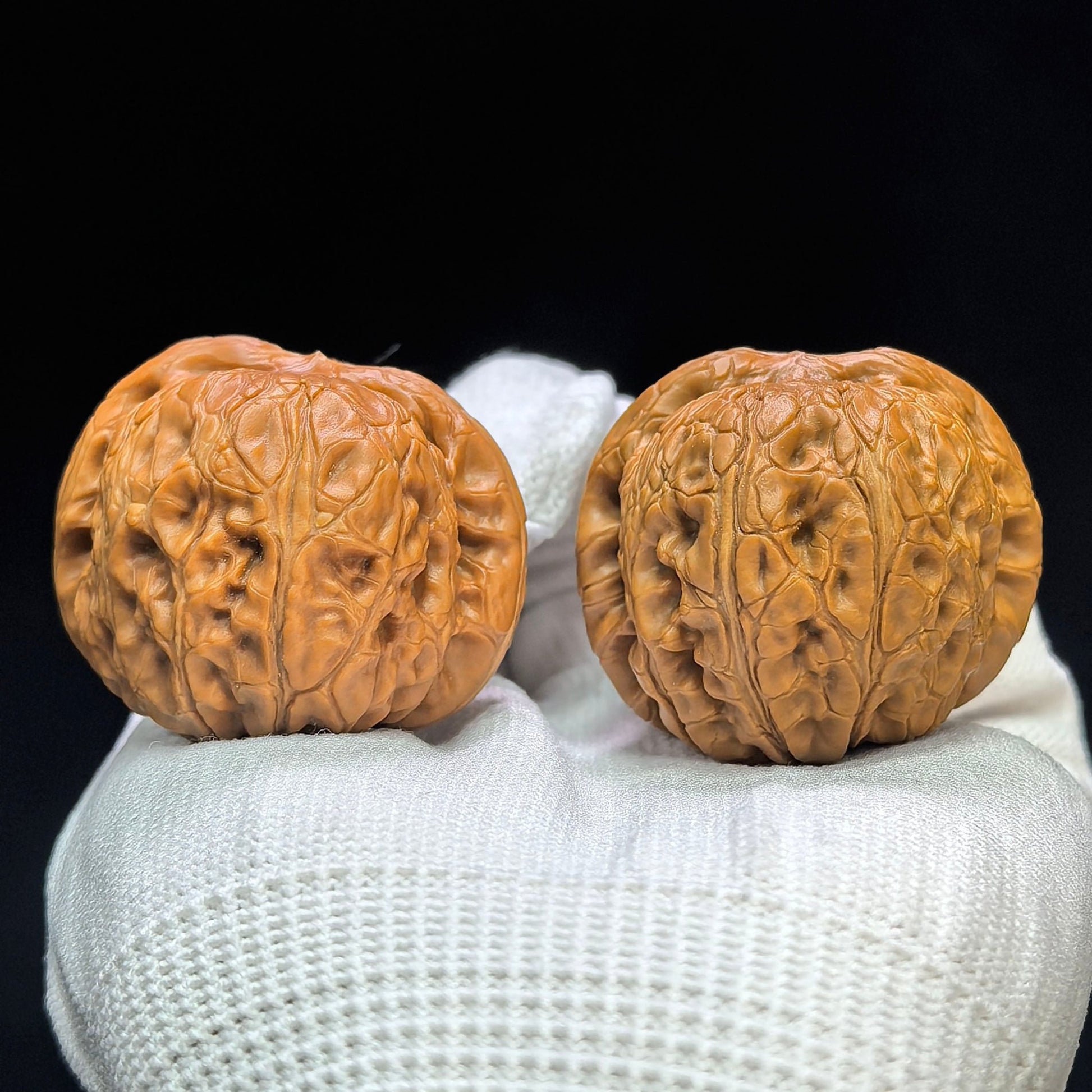 "Pinggu Yuanbao" Pinggu Yuanbao Classic Low-Profile Wenwan Walnuts Pair | 39.0mm x 41.0mm | PGYB-1505C - ThePatinaProject