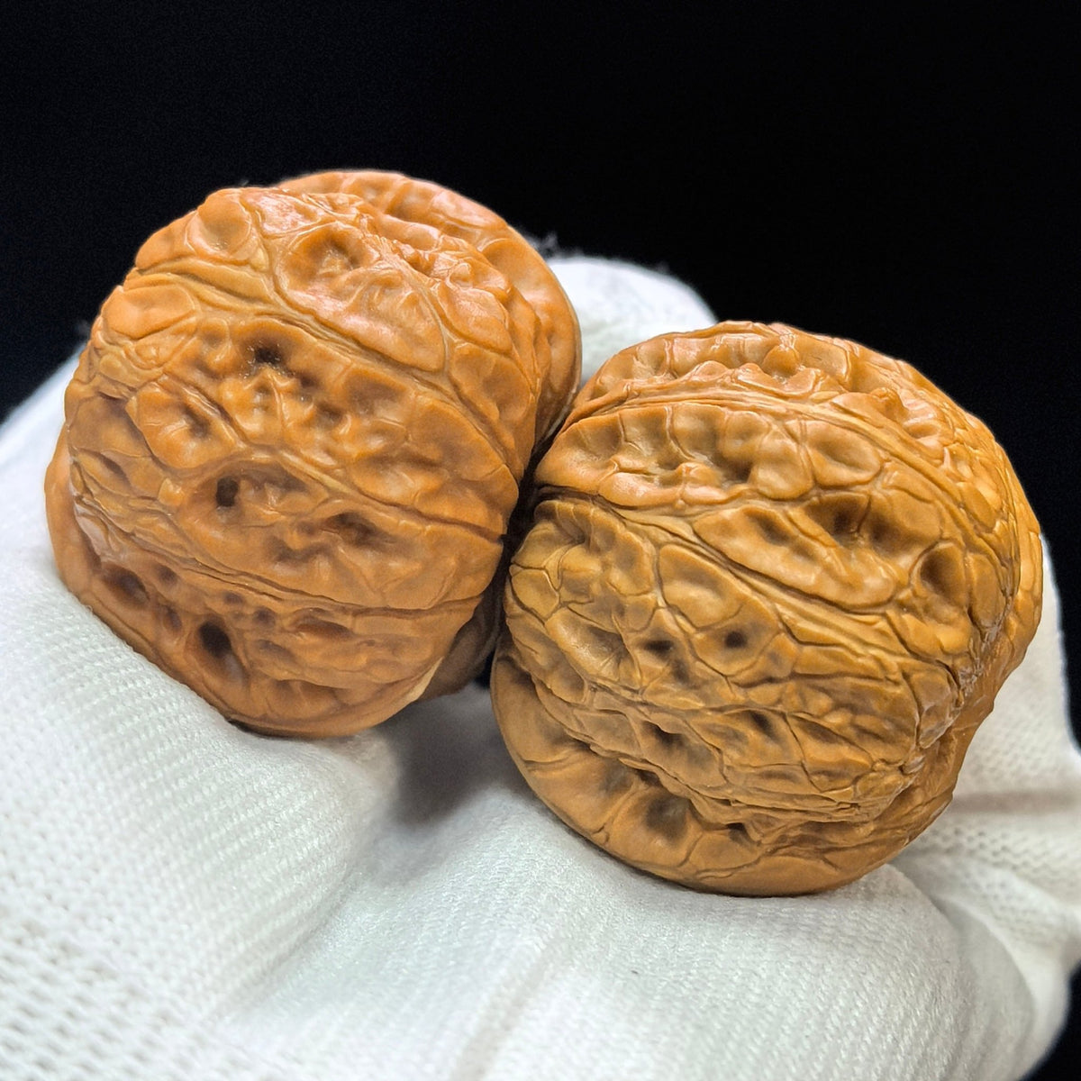 "Pinggu Yuanbao" Pinggu Yuanbao Classic Low-Profile Wenwan Walnuts Pair | 39.0mm x 41.0mm | PGYB-1505C - ThePatinaProject