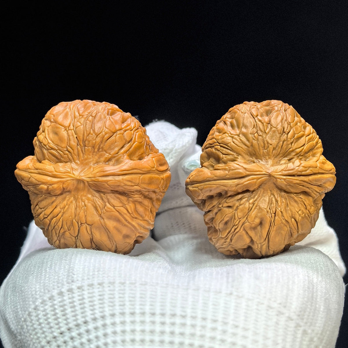 "Pinggu Yuanbao" Pinggu Yuanbao Classic Low-Profile Wenwan Walnuts Pair | 39.0mm x 41.0mm | PGYB-1505C - ThePatinaProject