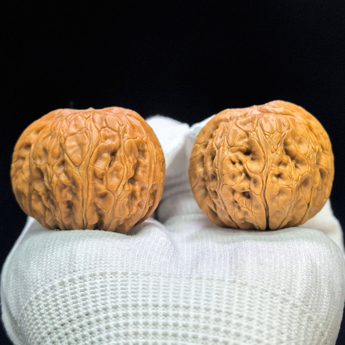 "Pinggu Yuanbao" Pinggu Yuanbao Classic Low-Profile Wenwan Walnuts Pair | 39.0mm x 41.0mm | PGYB-1505C - ThePatinaProject