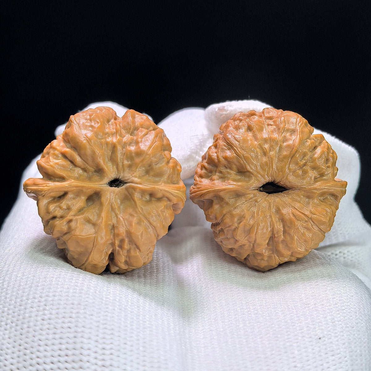 "Pocket Crystal Frog" Xiuzhen Shuijingwa Wenwan Walnuts (Pair) | 34.0mm x 35.0mm | Stock ID: XZW-1401 - ThePatinaProject