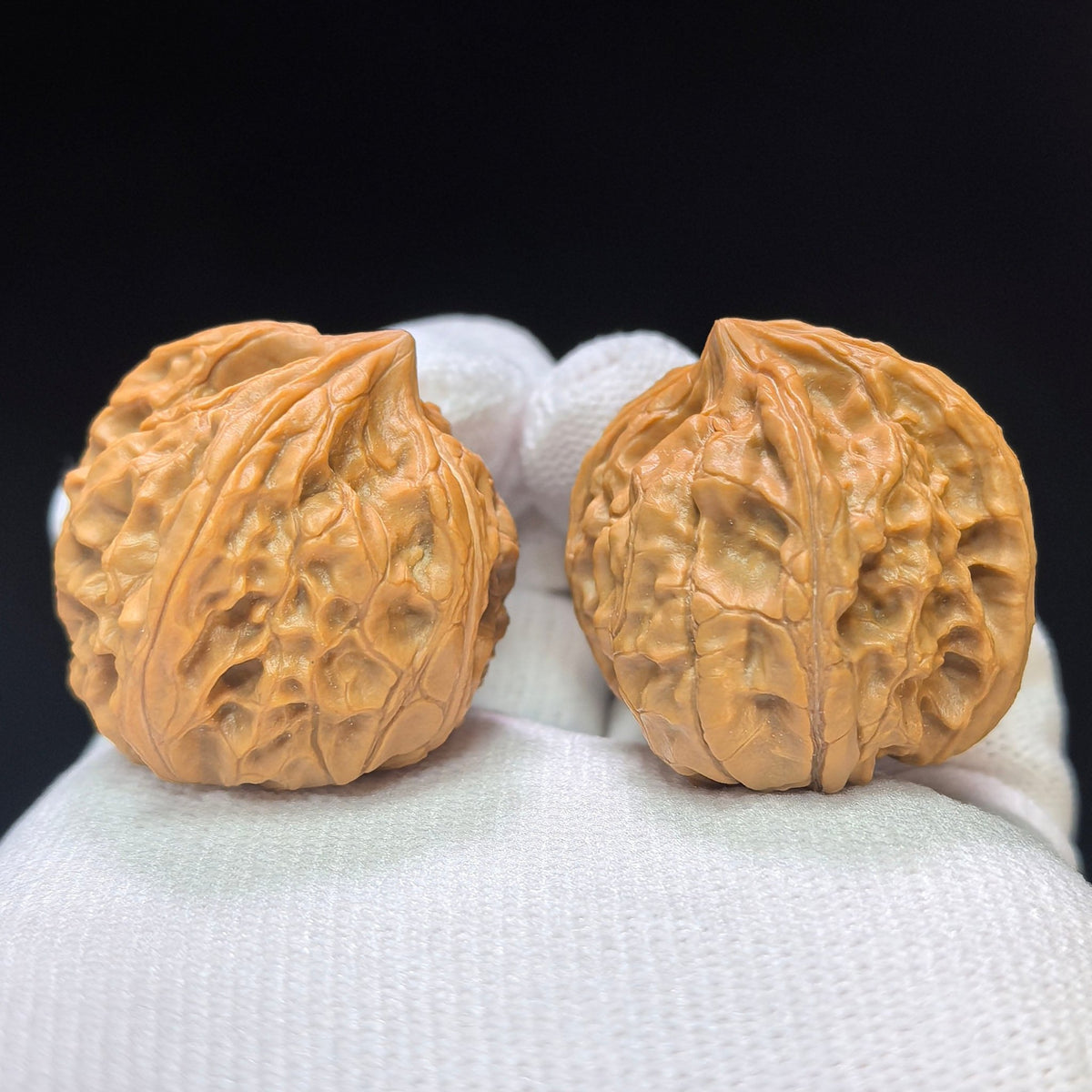 "Pocket Imperial Jade Seal Vulture" Yuxi Zuoshandiao Special Pocket Mutation Wenwan Walnuts Pair | 31.0mm x 32.0mm | YSZSD-C231E - ThePatinaProject