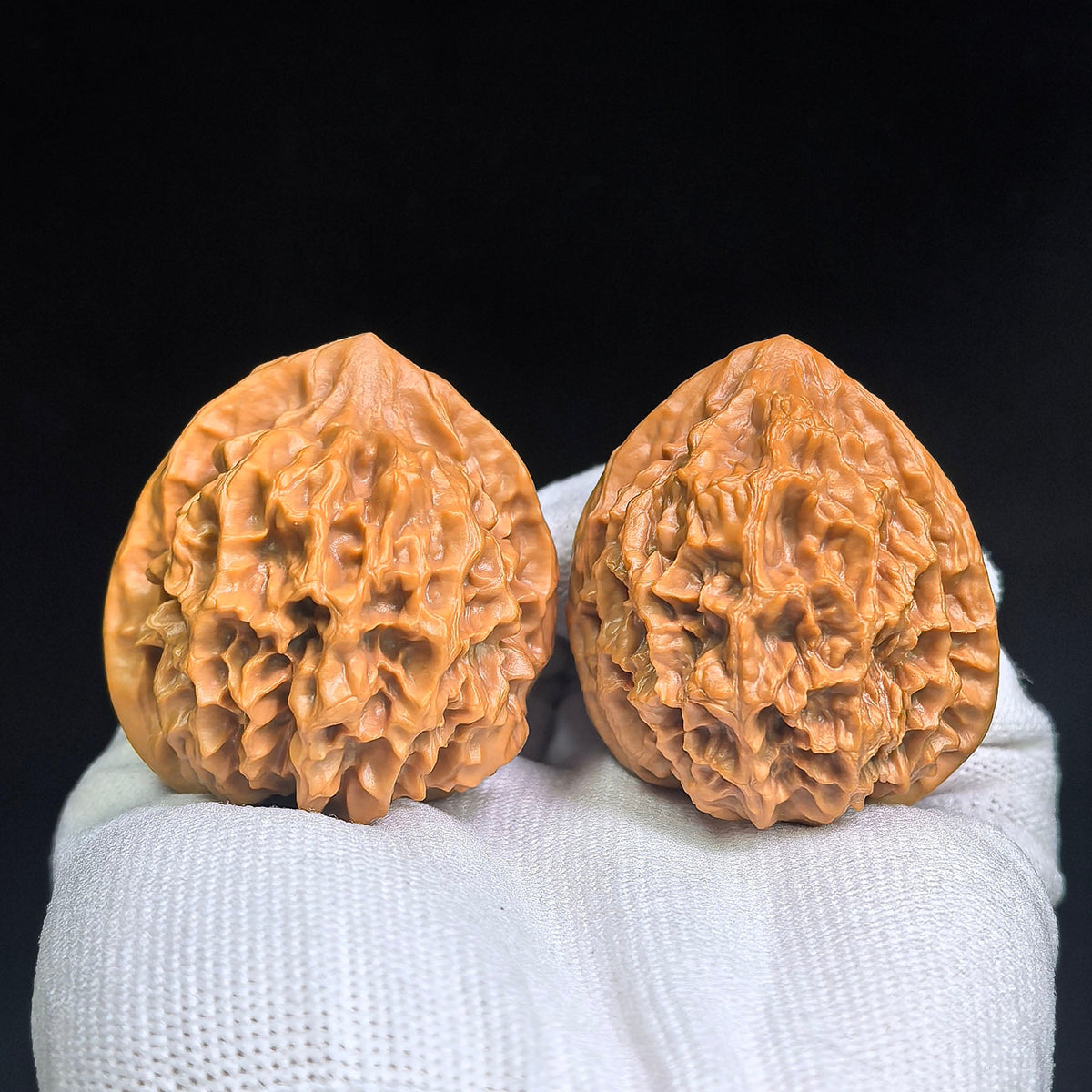 Qilin-Spined Hedgehog Wenwan Walnut Pair | 43.0mm x 43.0mm | QLCW-C1D0E - ThePatinaProject