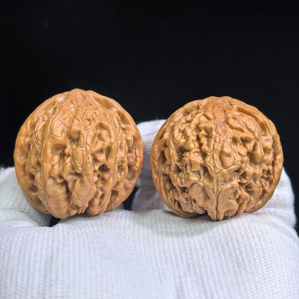 "Red Koi" Hongjinli HJL-17B1C Low-Profile Wenwan Walnuts Pair | 39.0mm x 42.0mm | HJL-17B1C - ThePatinaProject