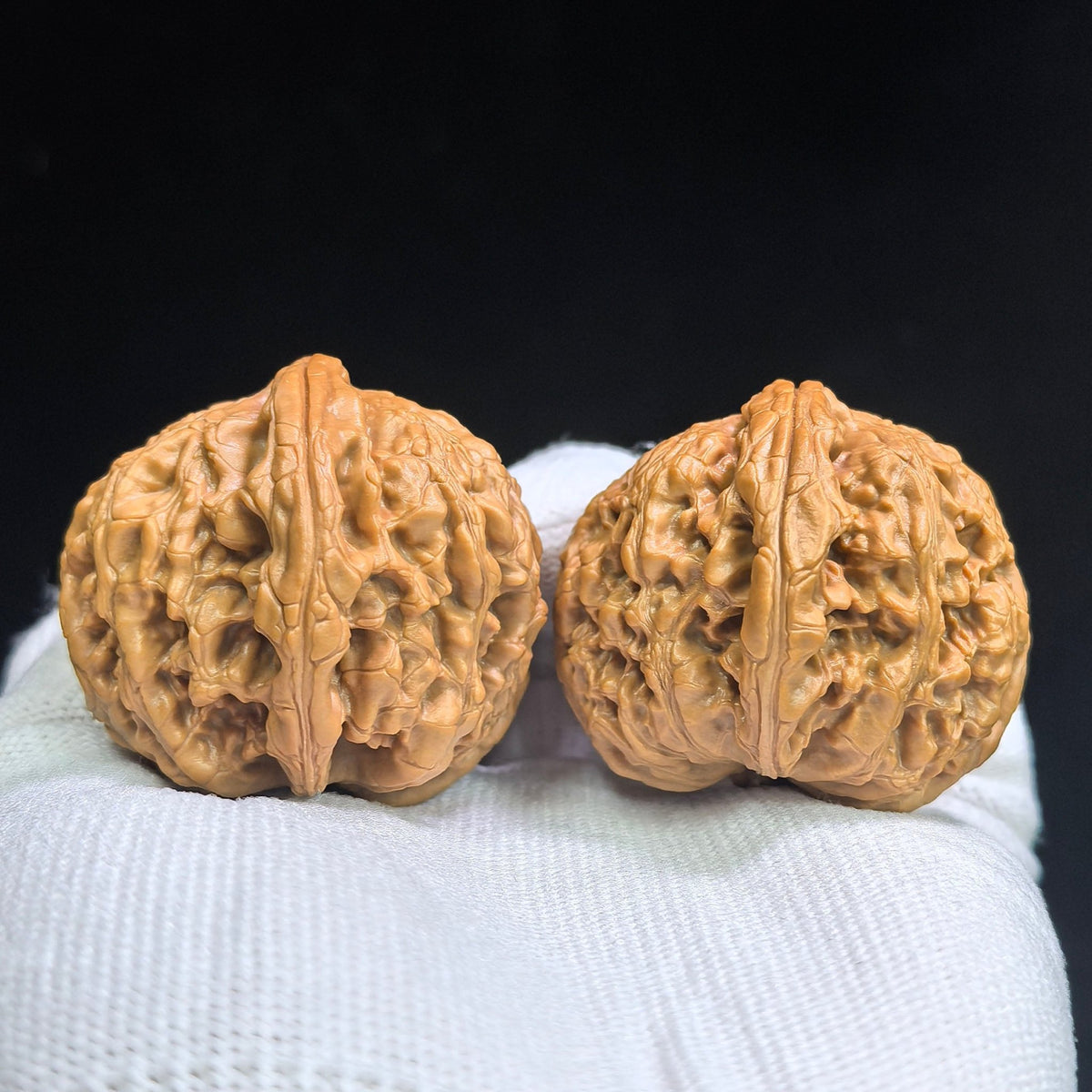 "Red Koi" Hongjinli HJL-17B1C Low-Profile Wenwan Walnuts Pair | 39.0mm x 42.0mm | HJL-17B1C - ThePatinaProject