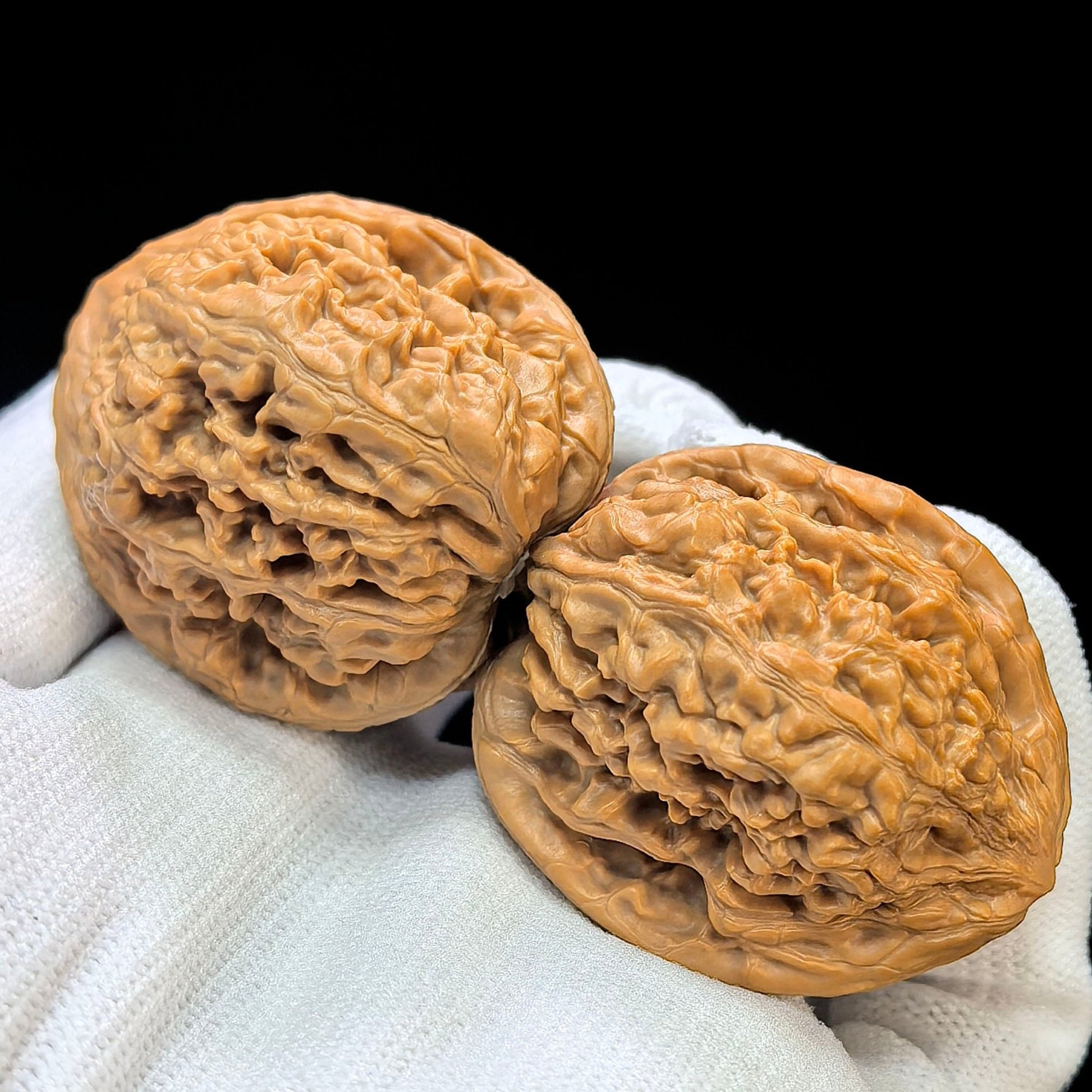 "Red Koi" Hongjinli Low-Profile Wenwan Walnuts Pair | 37.0mm x 40.0mm | HJL-1502C - ThePatinaProject