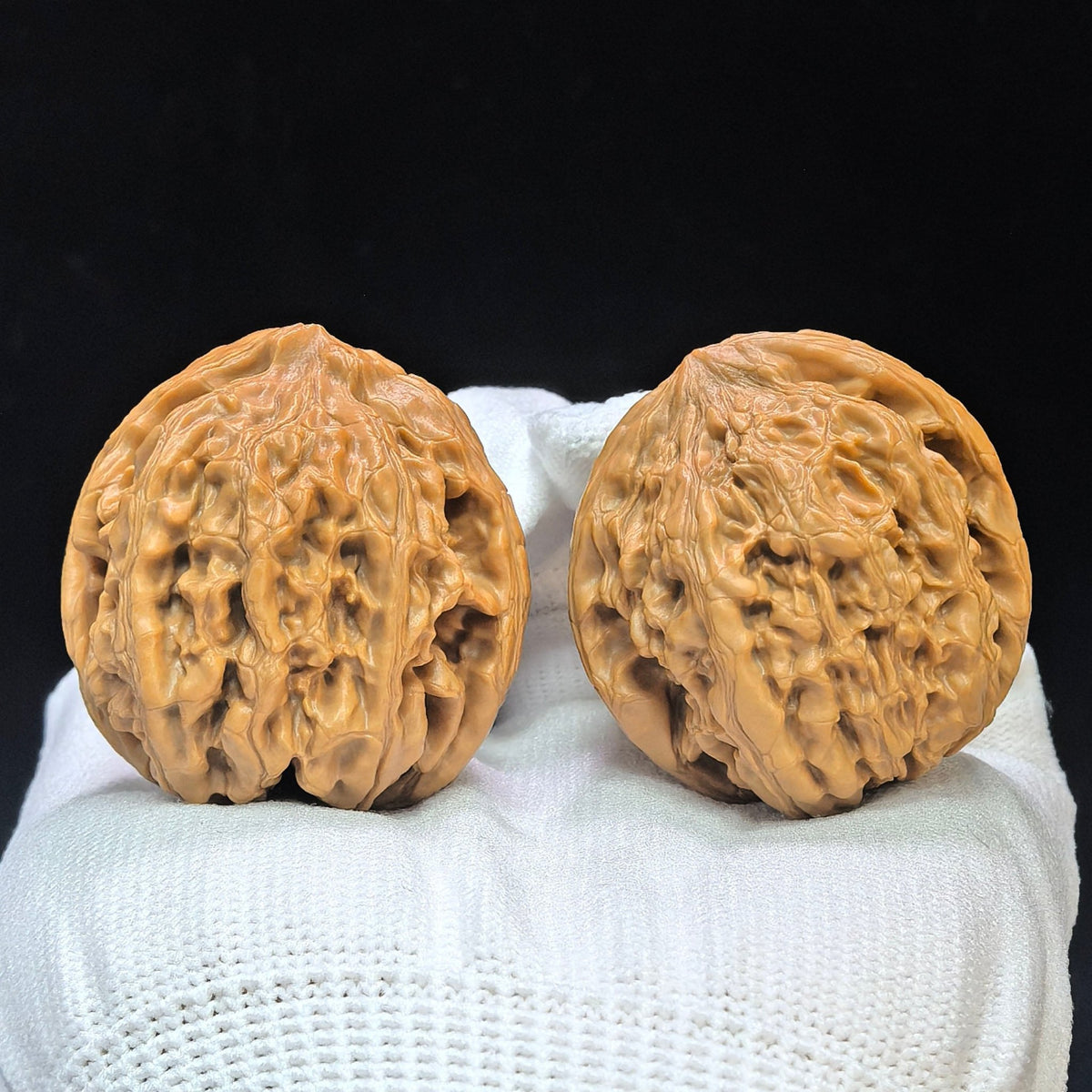 "Red Koi" Hongjinli Low-Profile Wenwan Walnuts Pair | 38.0mm x 39.0mm | HJL-1501C - ThePatinaProject