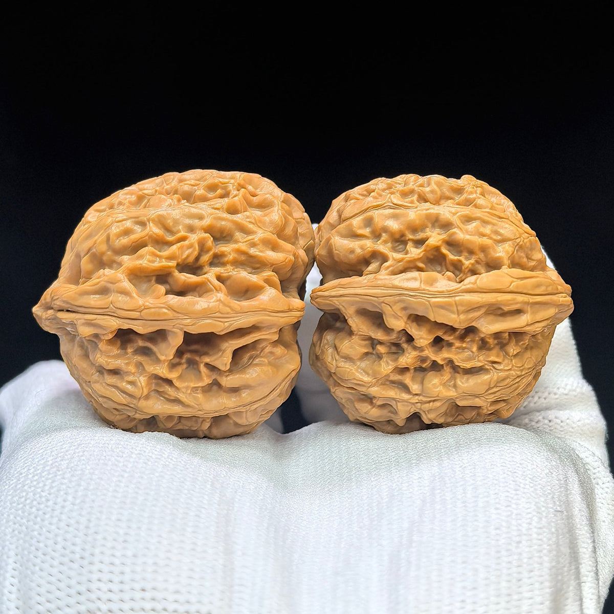"Red Koi" Hongjinli Low-Profile Wenwan Walnuts Pair | 38.0mm x 39.0mm | HJL-1501C - ThePatinaProject