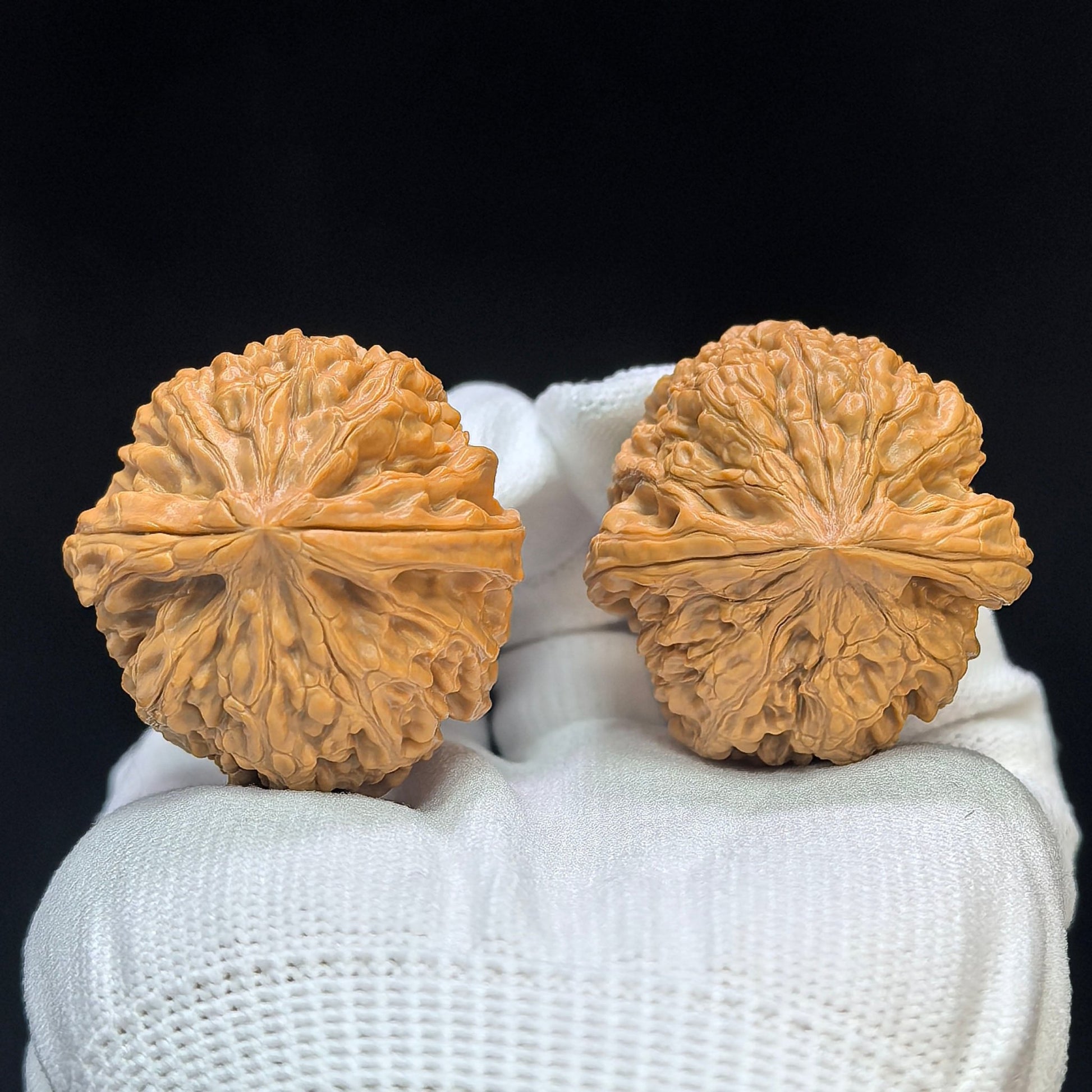 "Red Koi" Hongjinli Low-Profile Wenwan Walnuts Pair | 38.0mm x 39.0mm | HJL-1501C - ThePatinaProject