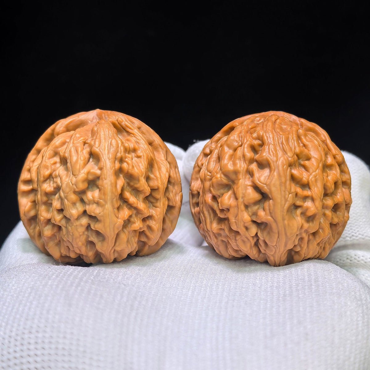 "Red Koi" Hongjinli Wenwan Walnuts Pair | 40.0mm x 42.0mm | HJL-1551C - ThePatinaProject