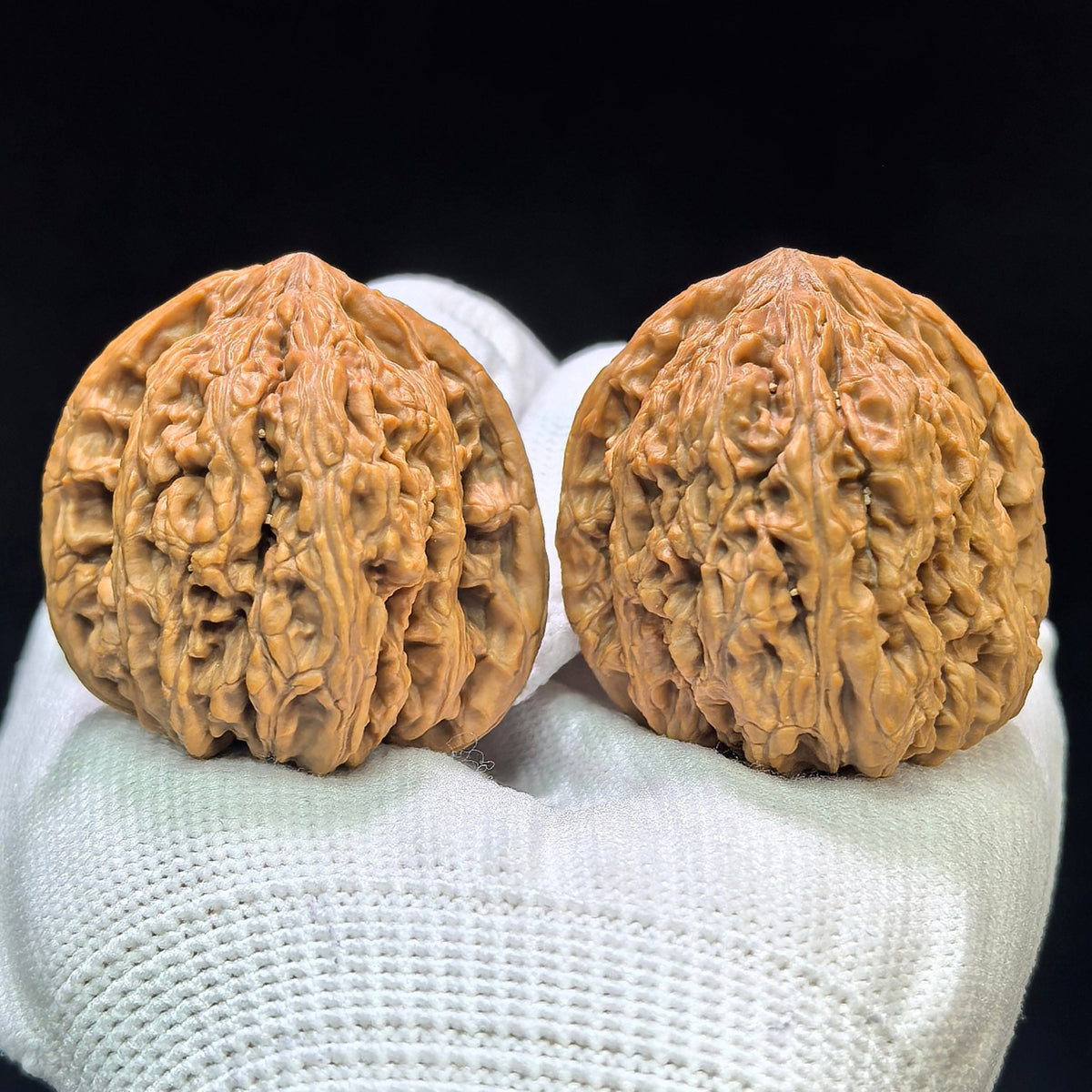 "Red Ruby / Red Gem" Hongbaoshi HBS-1601 Low-Profile Wenwan Walnuts Pair | 38.0mm x 39.0mm | HBS-1601 - ThePatinaProject