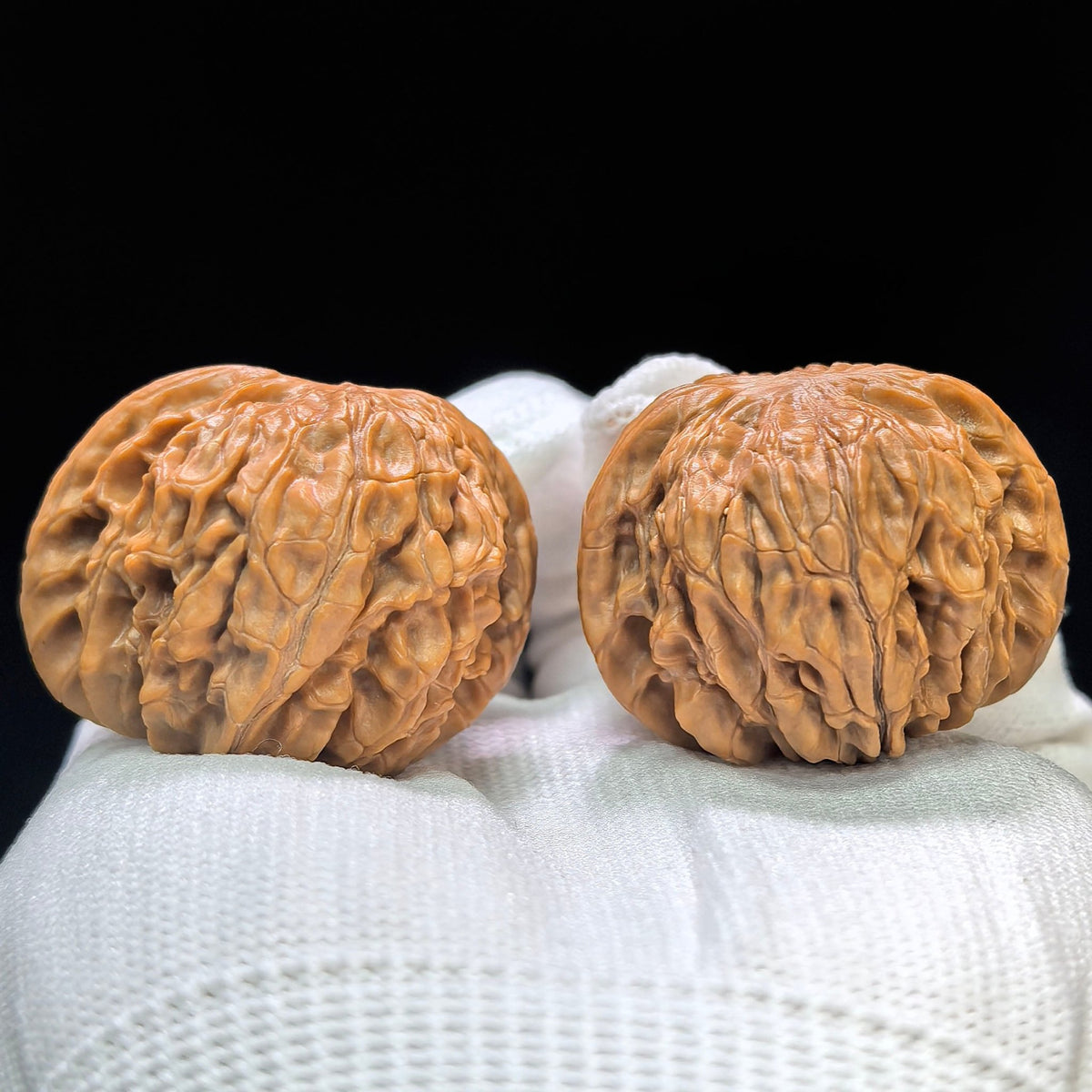 "Red Shell Millstone / Hong Ke Mo Pan" Heirloom Collection Wenwan Walnuts Pair | 39.0mm x 36.0mm | MP-1608 - ThePatinaProject