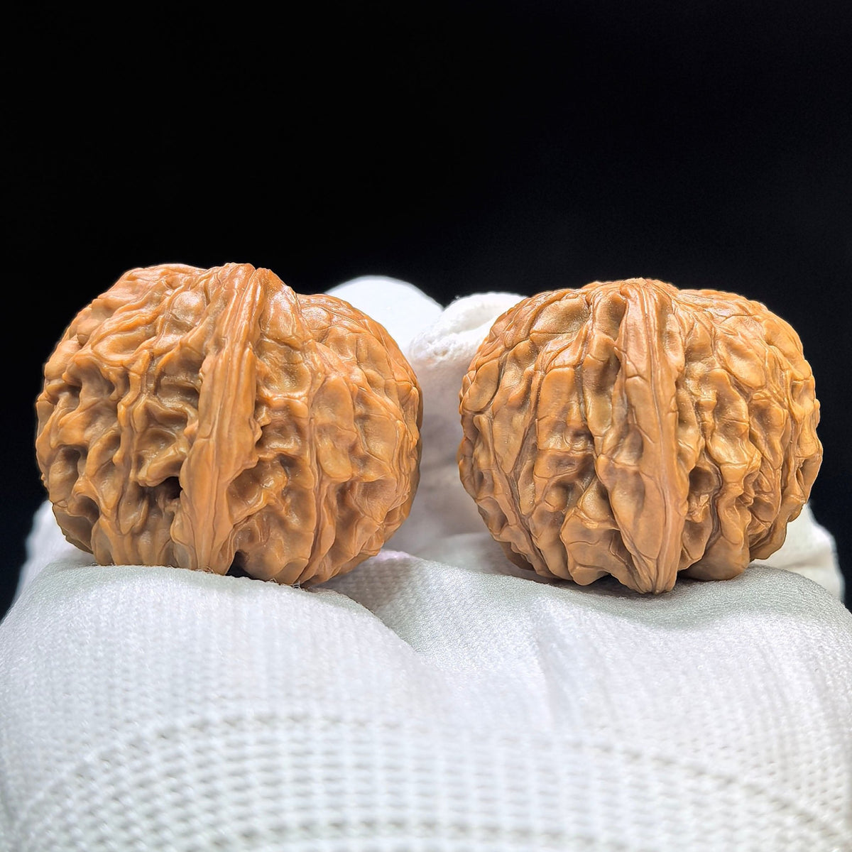 "Red Shell Millstone / Hong Ke Mo Pan" Heirloom Collection Wenwan Walnuts Pair | 39.0mm x 36.0mm | MP-1608 - ThePatinaProject