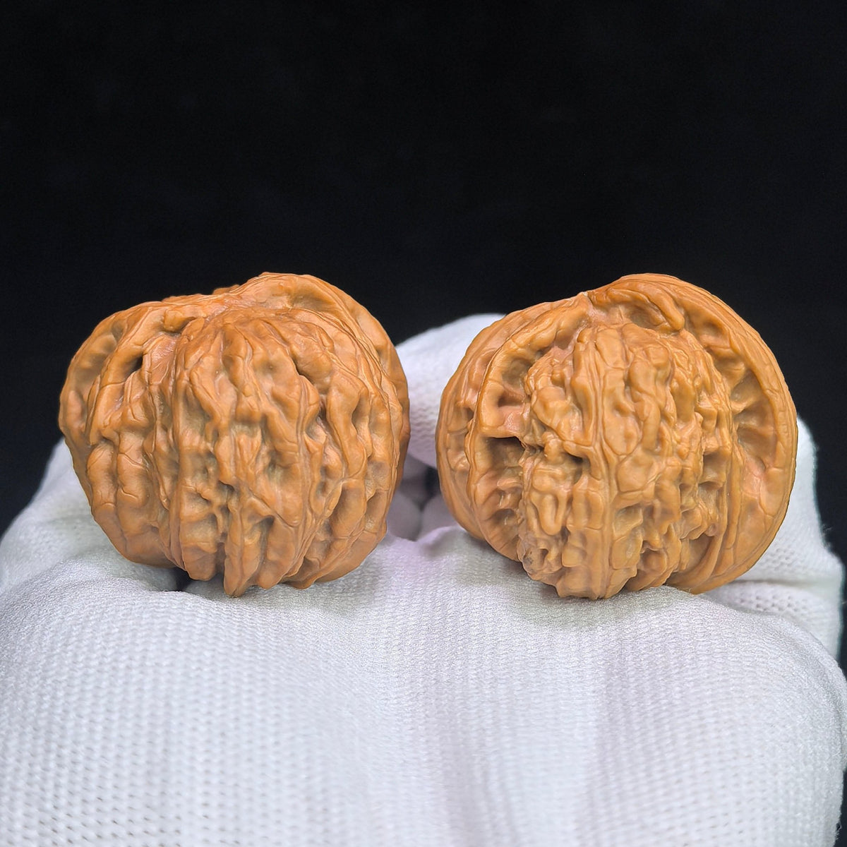 "Shunfenger White Lionhead" Baishizi Shunfenger BSJSFE-1301E Wenwan Walnuts Collector Pair | 38.0mm x 41.0mm | Stock ID: BSJSFE-1301E - ThePatinaProject