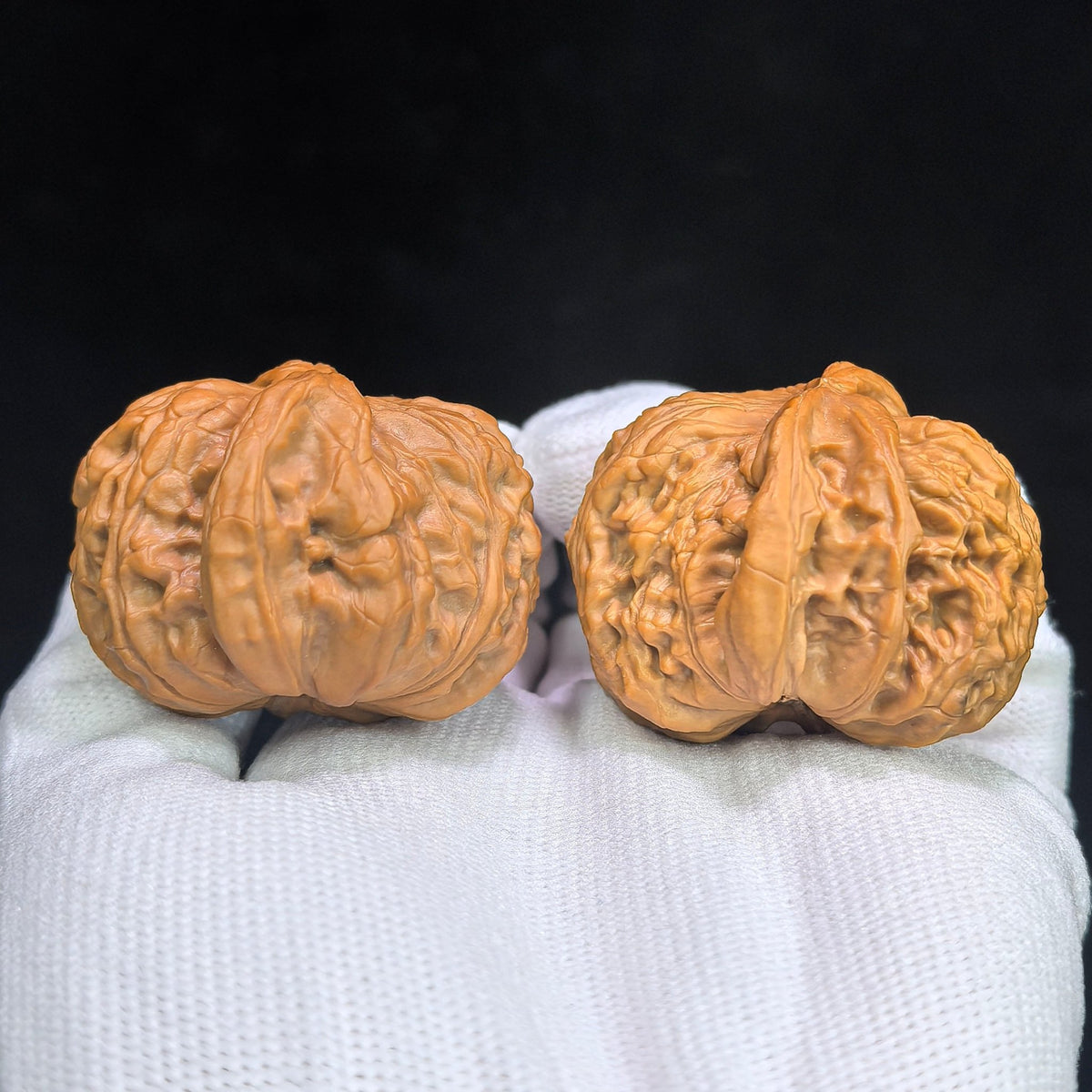 "Shunfenger White Lionhead" Baishizi Shunfenger BSJSFE-1301E Wenwan Walnuts Collector Pair | 38.0mm x 41.0mm | Stock ID: BSJSFE-1301E - ThePatinaProject