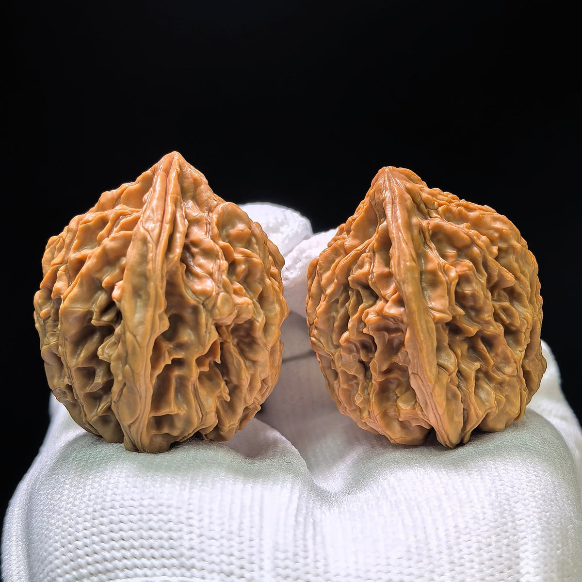 "Sky-Piercing Eight-Rib" Tongtian Ba TTB-1102 Low-Profile Wenwan Walnuts Pair | 35.0mm x 34.0mm | TTB-1102 - ThePatinaProject