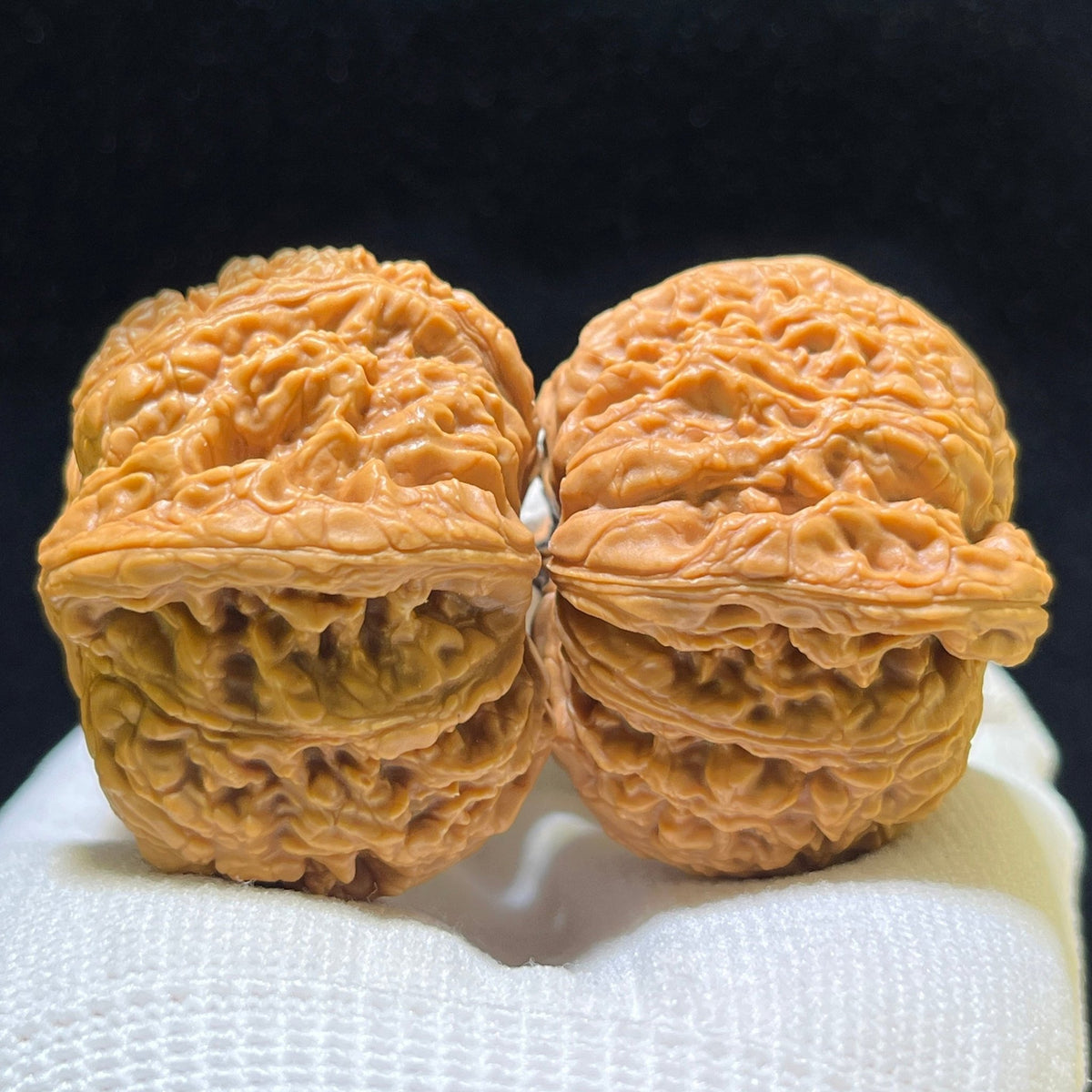 "Spherical Nanjiangshi Lionhead" Qiuxing Nanjiangshi NJS-1124 Low-Profile Wenwan Walnuts Pair | 40.0mm x 42.0mm | NJS-1124 - ThePatinaProject