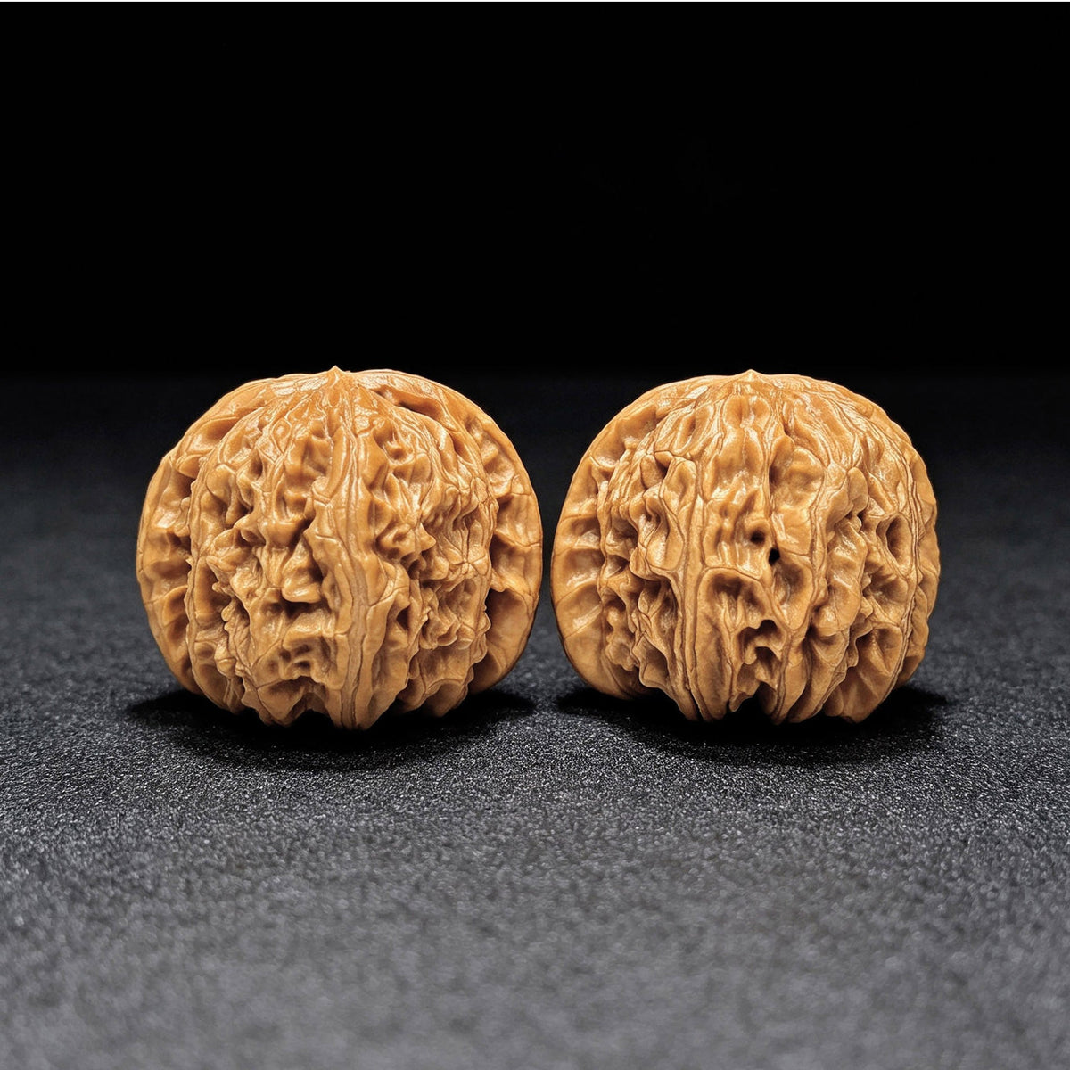 “Spherical White Lion” Bai Shizi Wenwan Walnut Pair | 39.0mm × 40.0mm | QXBSJ-1509C - ThePatinaProject