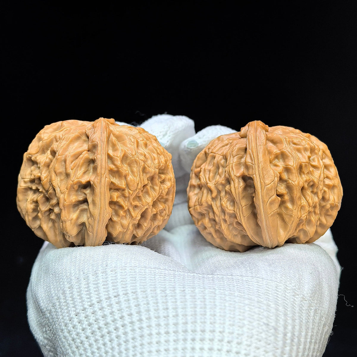 "Spherical White Lion" Qiu Xing Baishizi QXBSJ-1503C Low-Profile Wenwan Walnuts Pair | 41.0mm x 44.0mm | QXBSJ-1503C - ThePatinaProject