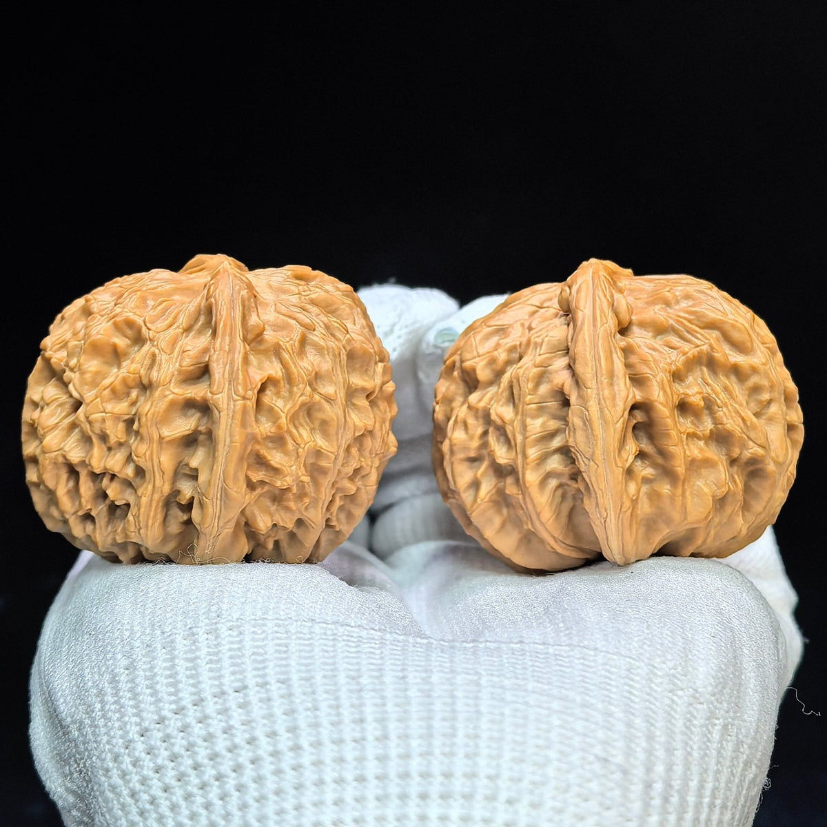 "Spherical White Lion" Qiu Xing Baishizi QXBSJ-1503C Low-Profile Wenwan Walnuts Pair | 41.0mm x 44.0mm | QXBSJ-1503C - ThePatinaProject
