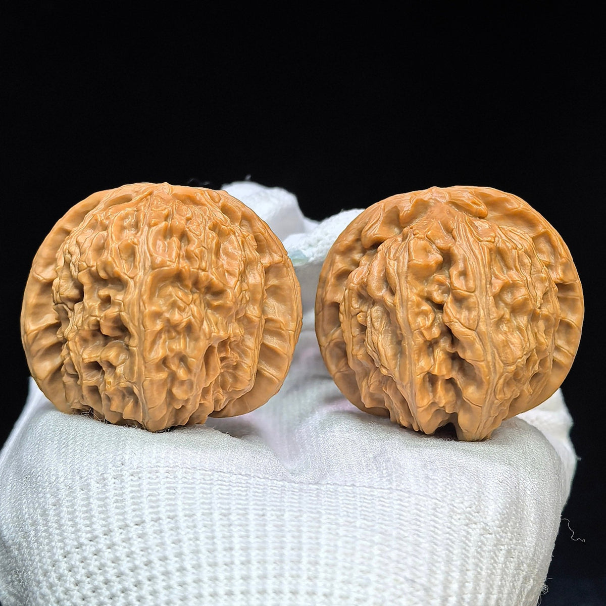 "Spherical White Lion" Qiu Xing Baishizi QXBSJ-1503C Low-Profile Wenwan Walnuts Pair | 41.0mm x 44.0mm | QXBSJ-1503C - ThePatinaProject