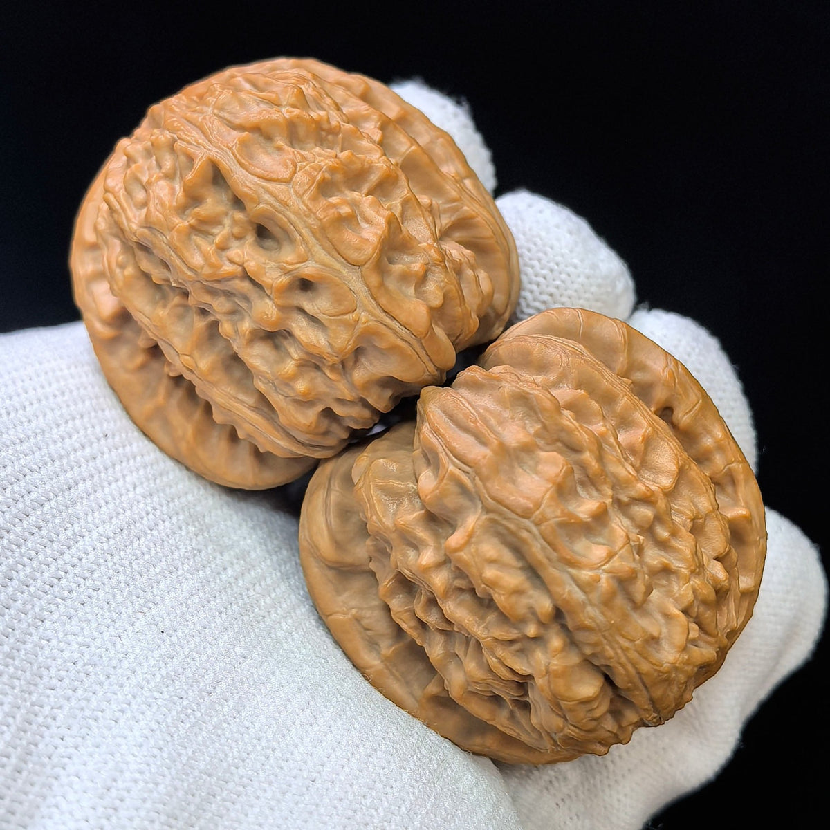 Spherical White Lion Wenwan Walnut Pair | 40.0mm × 41.0mm | QXBSZ-17H0 - ThePatinaProject