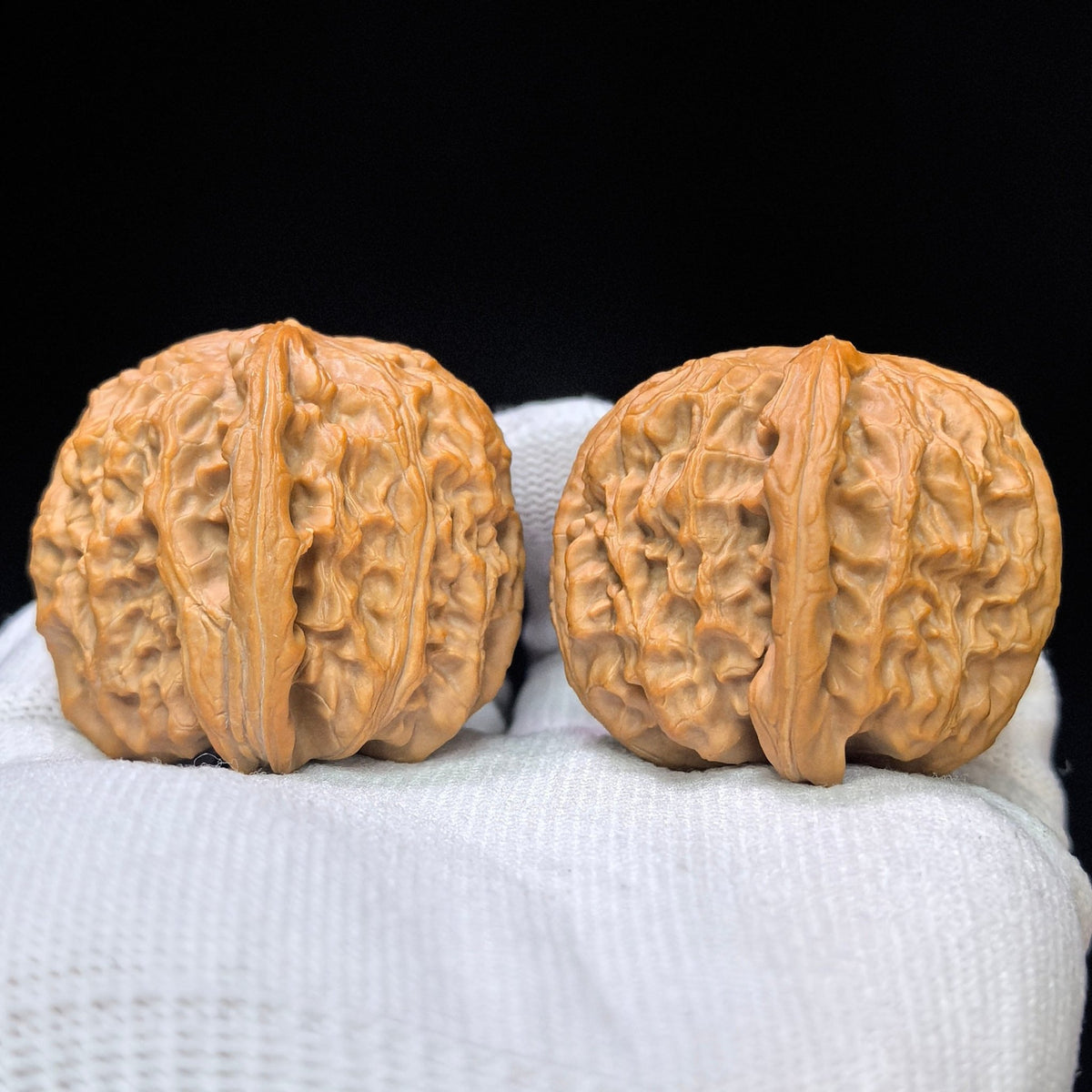 Spherical White Lion Wenwan Walnut Pair | 40.0mm × 41.0mm | QXBSZ-17H0 - ThePatinaProject