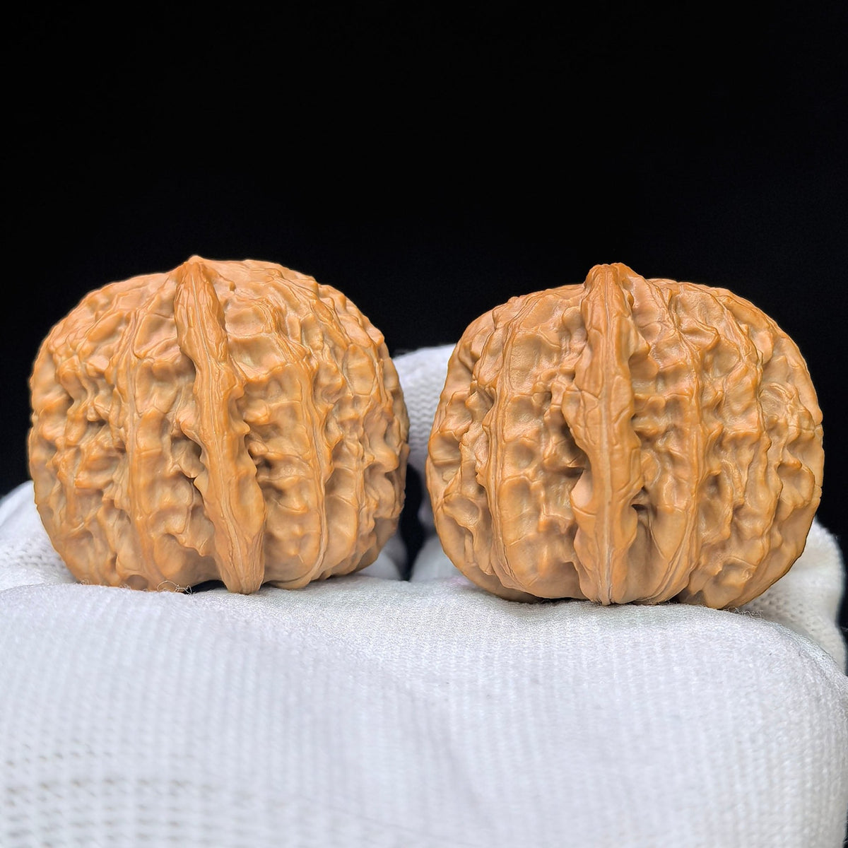 Spherical White Lion Wenwan Walnut Pair | 40.0mm × 41.0mm | QXBSZ-17H0 - ThePatinaProject