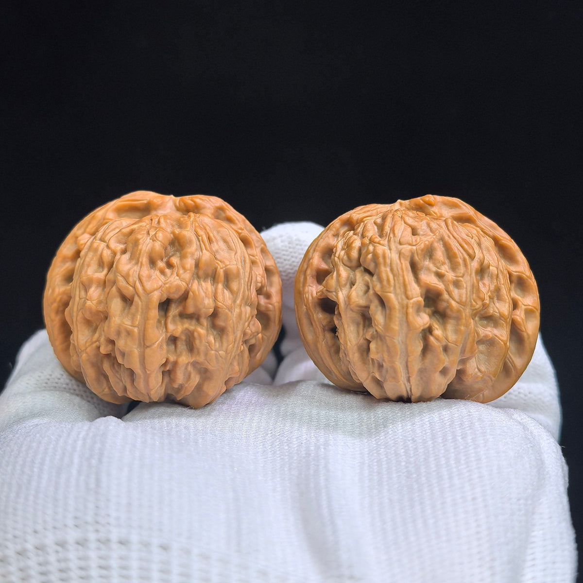 Spherical White Lion Wenwan Walnut Pair | Broad Round Profile | 41.0mm × 47.0mm | QXBSZ-17C4C - ThePatinaProject