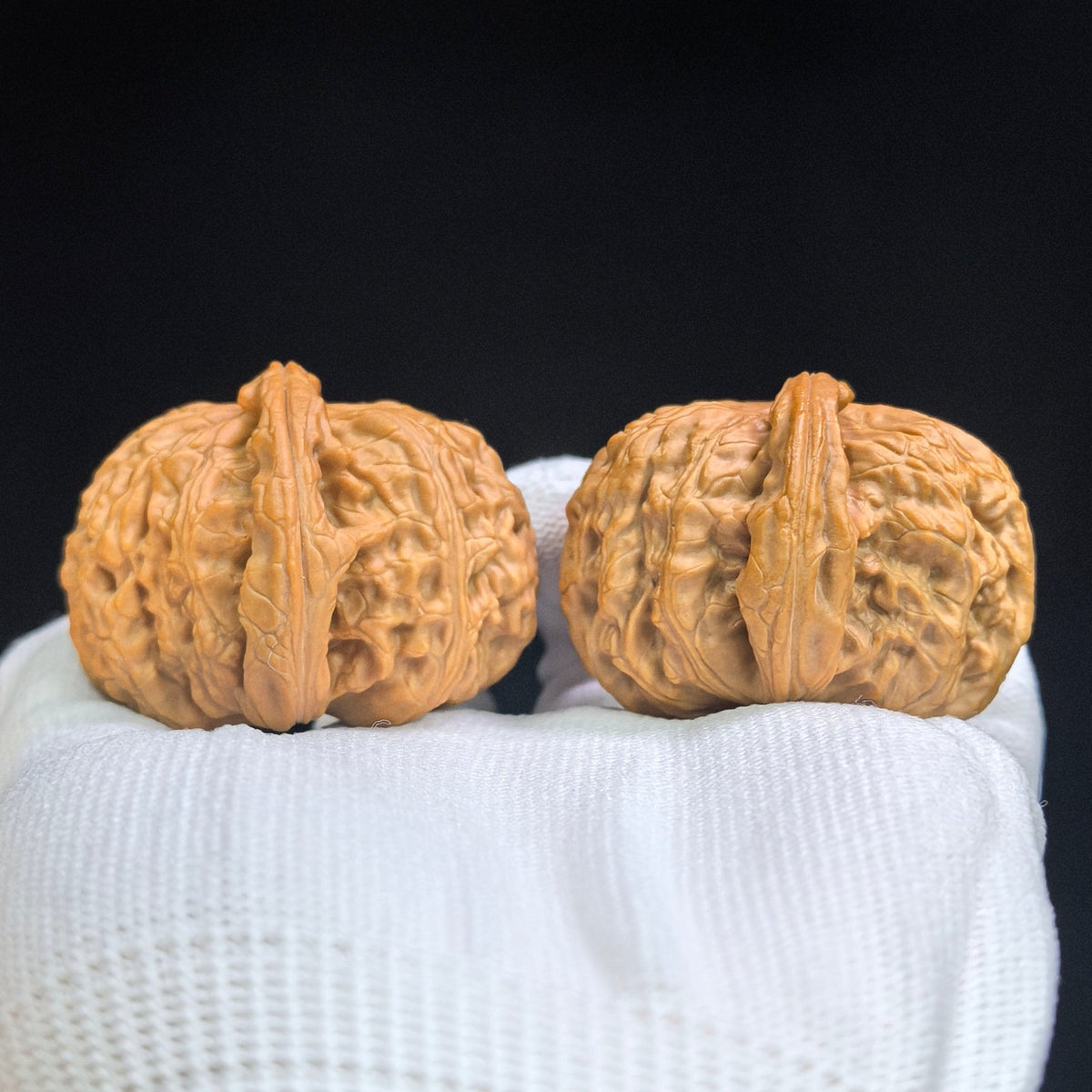 Spherical White Lion Wenwan Walnut Pair | Broad Round Profile | 41.0mm × 47.0mm | QXBSZ-17C4C - ThePatinaProject