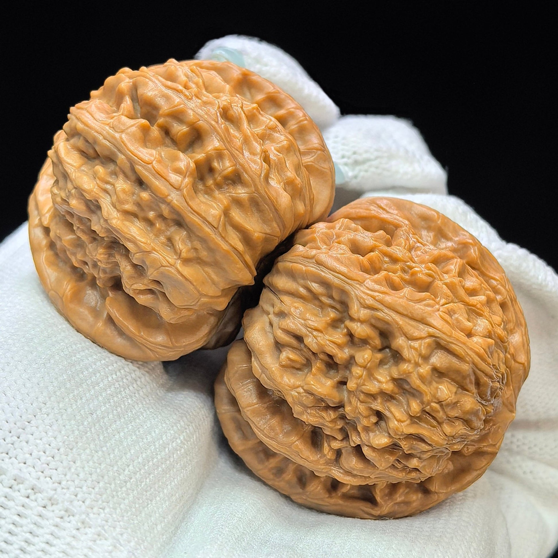 "Spherical White Lionhead" Qiuxing Baishizi QXBSJ-1508C Low-Profile Wenwan Walnuts Pair | 42.0mm x 43.0mm | QXBSJ-1508C - ThePatinaProject