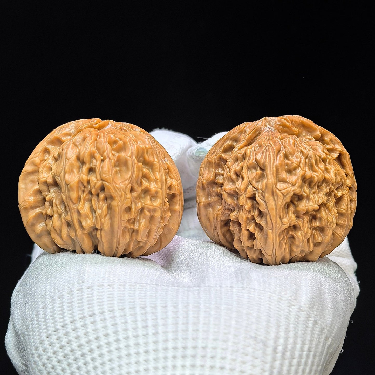 "Spherical White Lionhead" Qiuxing Baishizi QXBSJ-1508C Low-Profile Wenwan Walnuts Pair | 42.0mm x 43.0mm | QXBSJ-1508C - ThePatinaProject