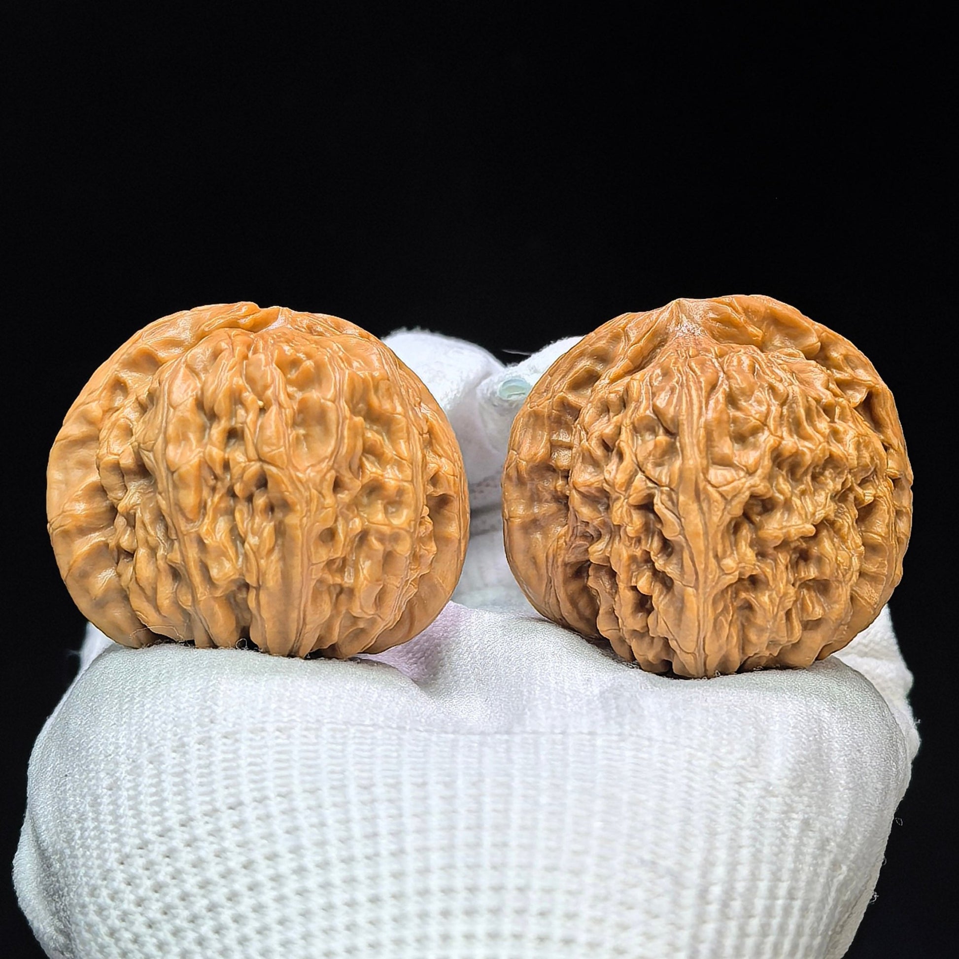 "Spherical White Lionhead" Qiuxing Baishizi QXBSJ-1508C Low-Profile Wenwan Walnuts Pair | 42.0mm x 43.0mm | QXBSJ-1508C - ThePatinaProject