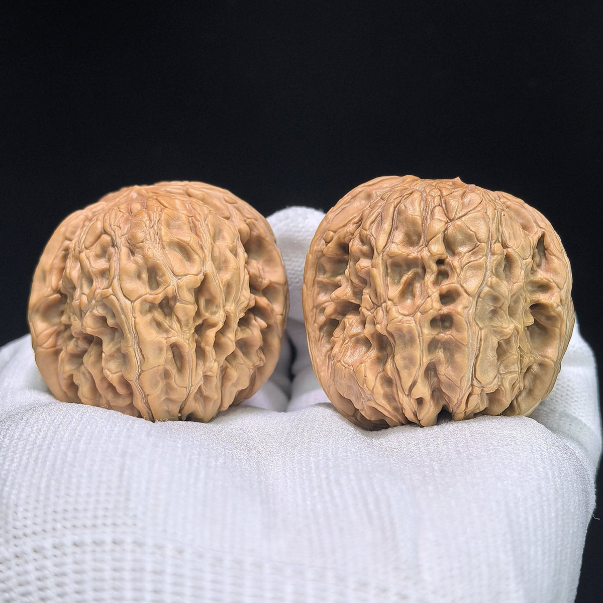 "Stone Door-Knocker Hawk Beak" Mendun Yinggouzui Wenwan Walnuts Pair | 41.0mm x 43.0mm | MD-1403 - ThePatinaProject