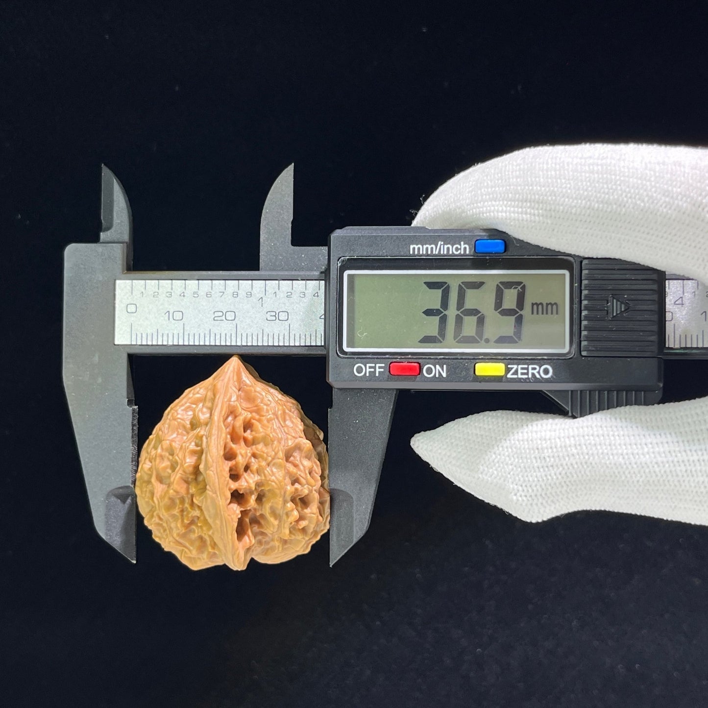 The "Baihua Mountain Qilin" (Qi Lin Wen) Ergonomic Giant Pair | 40.0mm x 37.0mm | BHSQLW-706 - ThePatinaProject