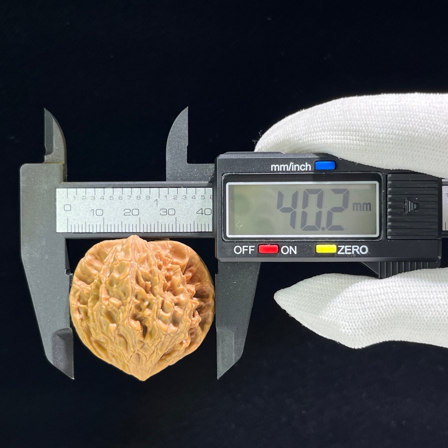 The "Baihua Mountain Qilin" (Qi Lin Wen) Ergonomic Giant Pair | 40.0mm x 37.0mm | BHSQLW-706 - ThePatinaProject