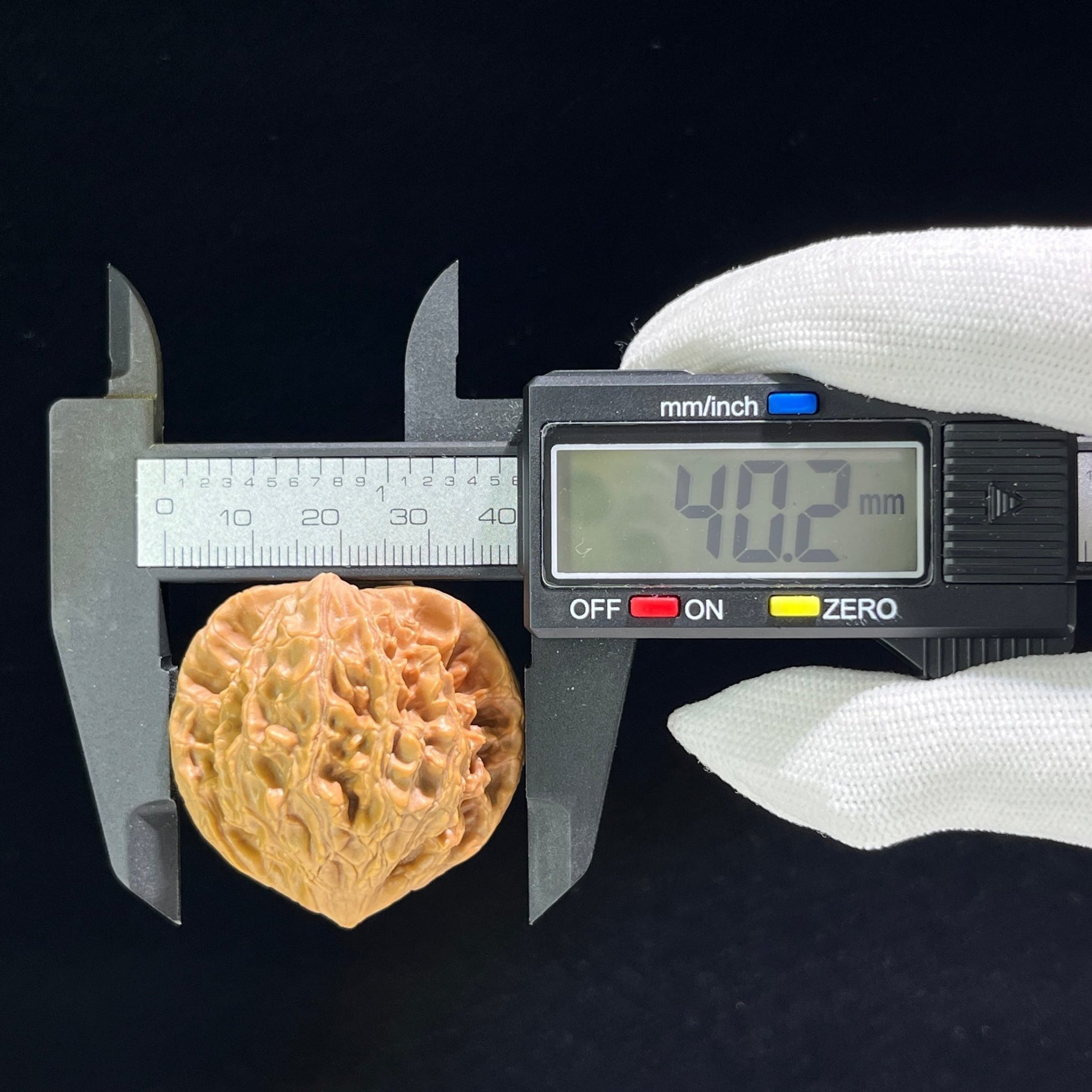 The "Baihua Mountain Qilin" (Qi Lin Wen) Ergonomic Giant Pair | 40.0mm x 37.0mm | BHSQLW-706 - ThePatinaProject