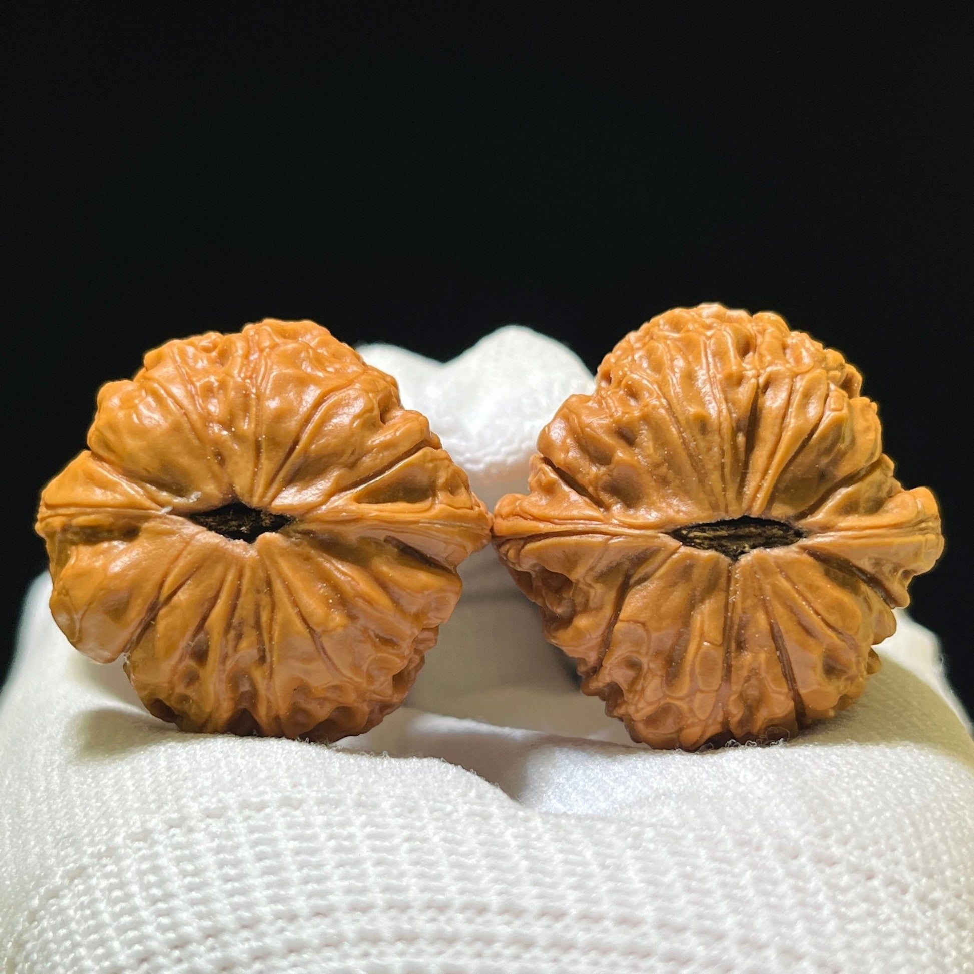 The "Great Reunion × Six-Sided Sovereign" (Da Tuan Yuan × Liu Mian Zun) Miniature Finger-Twirling Pair | 34. - ThePatinaProject