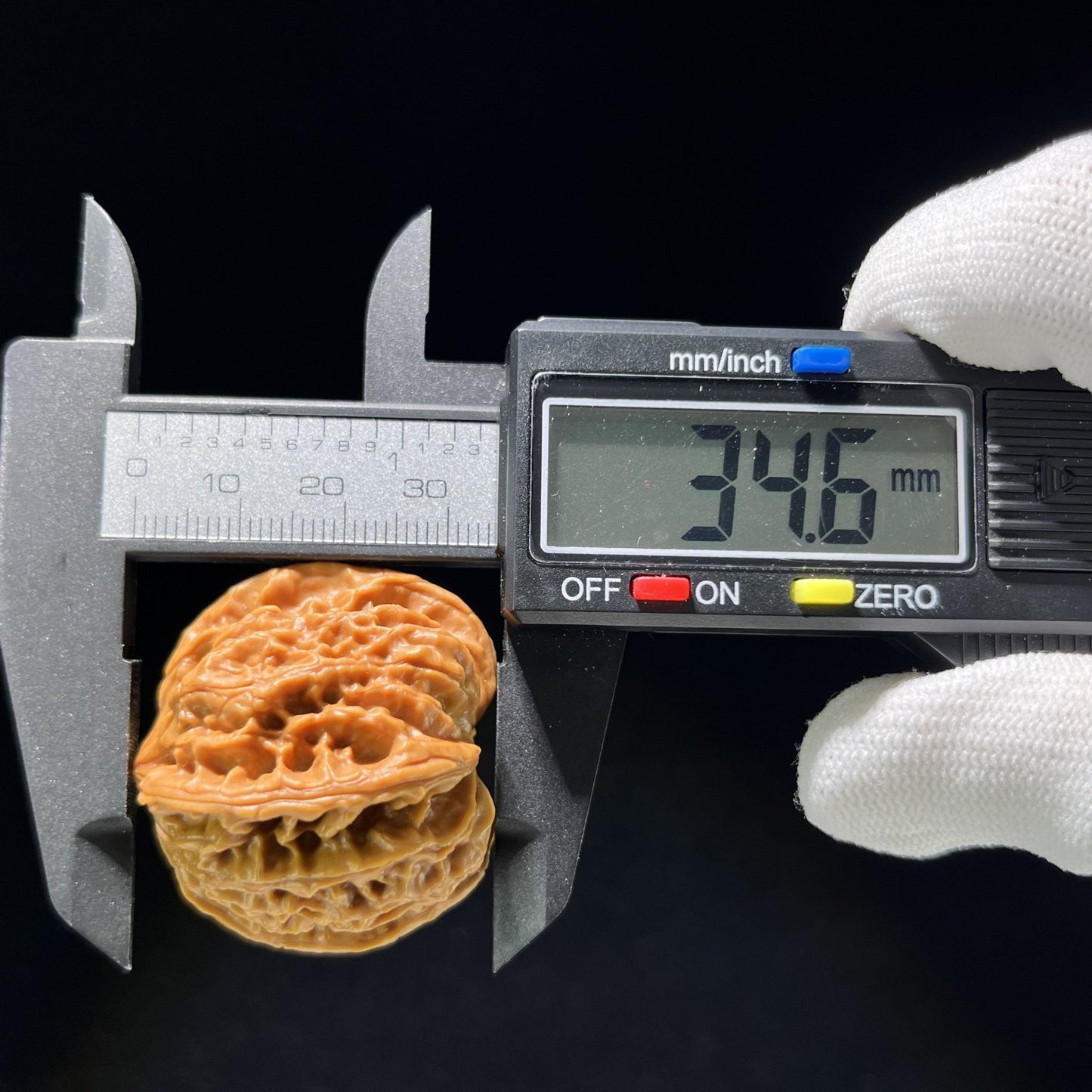 The "Imperial Seal White Lion" (Yuxi Baishizi) Three-Ridge Mutation Pair | 38.0mm x 38.0mm | YXBSZ3N-1001E - ThePatinaProject