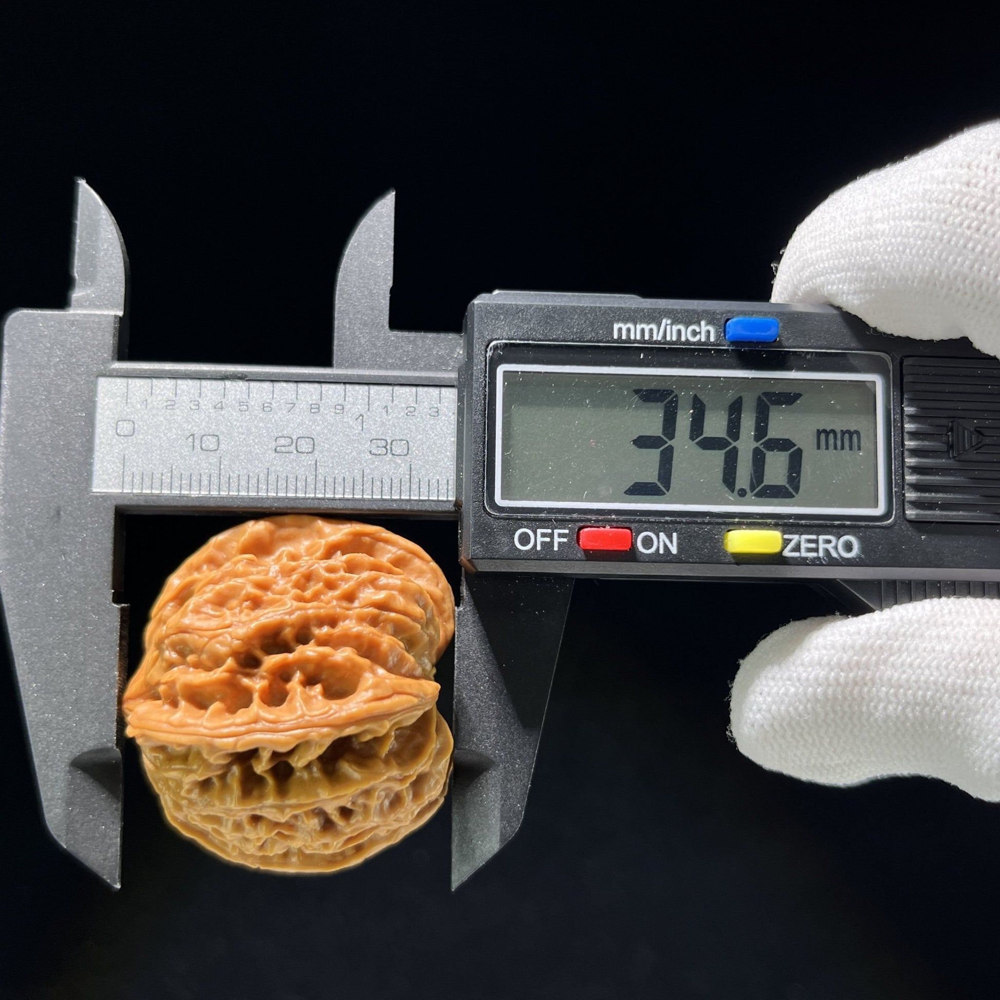 The "Imperial Seal White Lion" (Yuxi Baishizi) Three-Ridge Mutation Pair | 38.0mm x 38.0mm | YXBSZ3N-1001E - ThePatinaProject